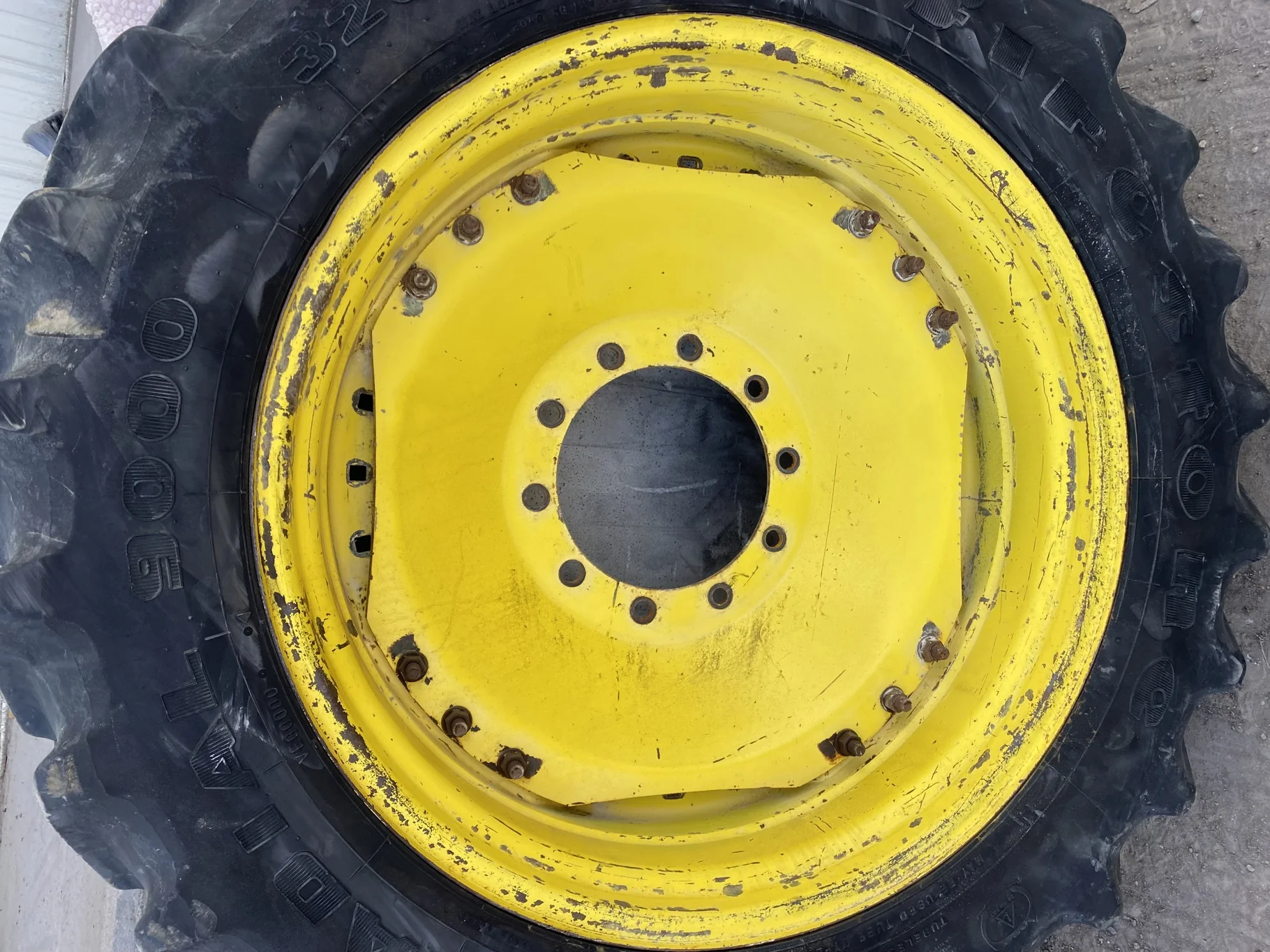 Used 50% 320/85R34 Firestone Radial 9000 R-1W (133B) TL on a 10 x 34 John Deere Yellow 10 Bolt (.9 image 3