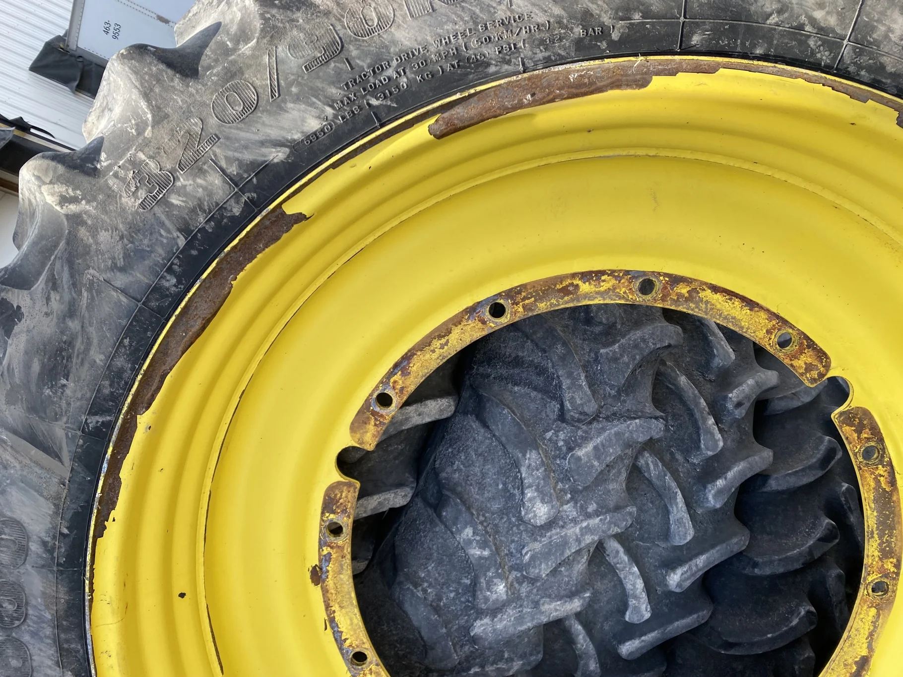 Used 65% 320/90R50 Firestone Radial 9000 R-1W (148B) TL on a 10 x 50 John Deere Yellow 12 Bolt Stub image 5