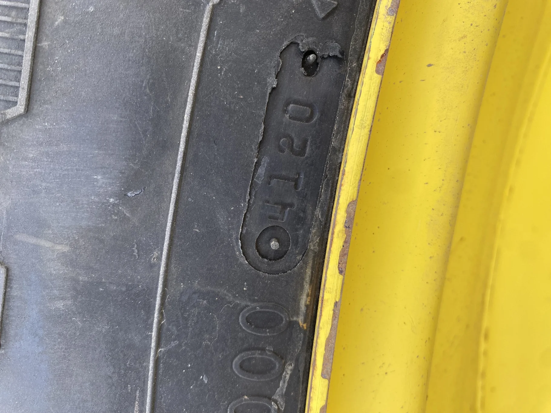 Used 65% 320/90R50 Firestone Radial 9000 R-1W (148B) TL on a 10 x 50 John Deere Yellow 12 Bolt Stub image 7