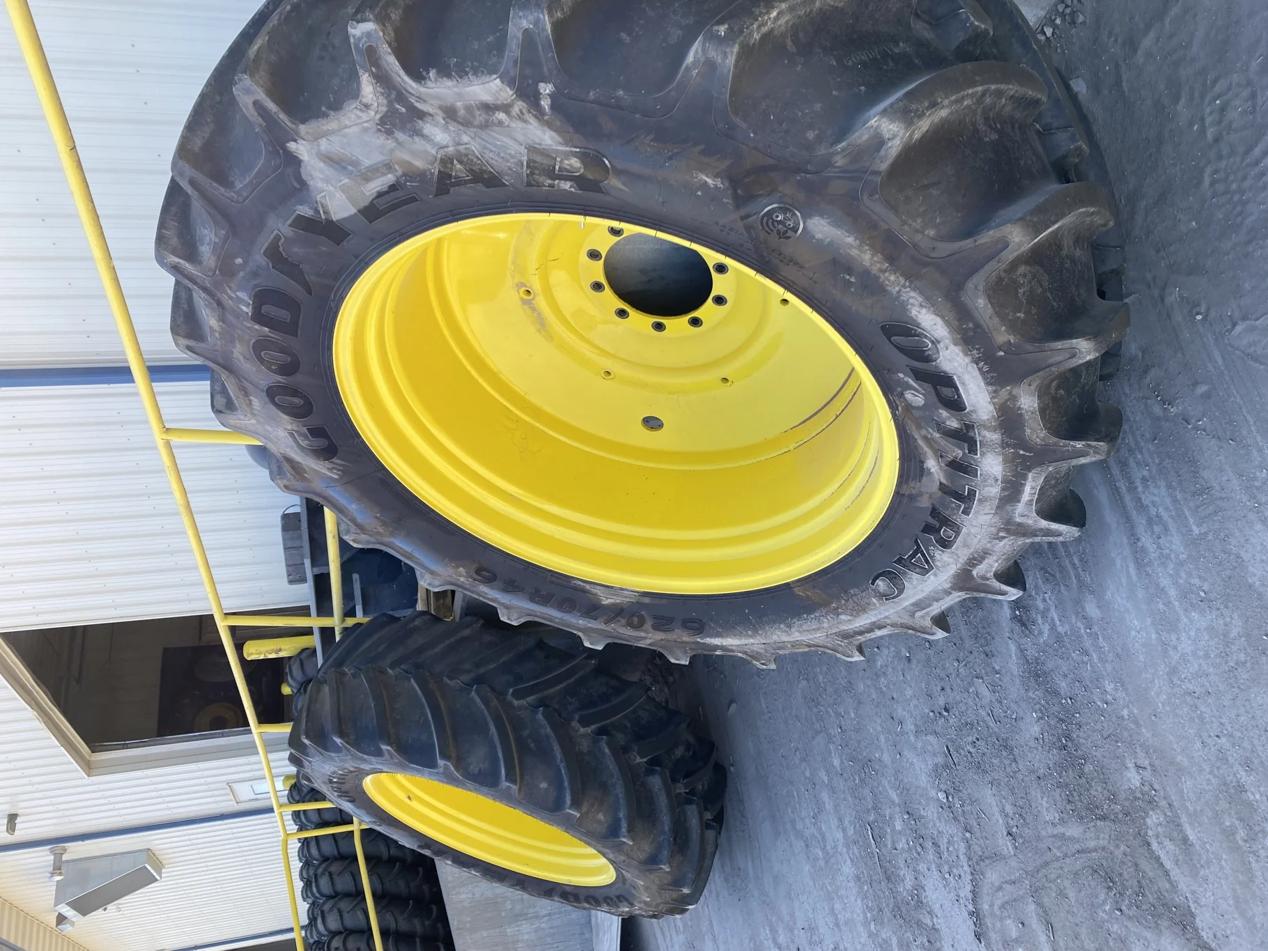 USED 99% 620/70R46 GY OPTITRAC 167D R-1W TL on 20 X 46 10-13.187-11.08 JD YELLOW DUAL WH image 2