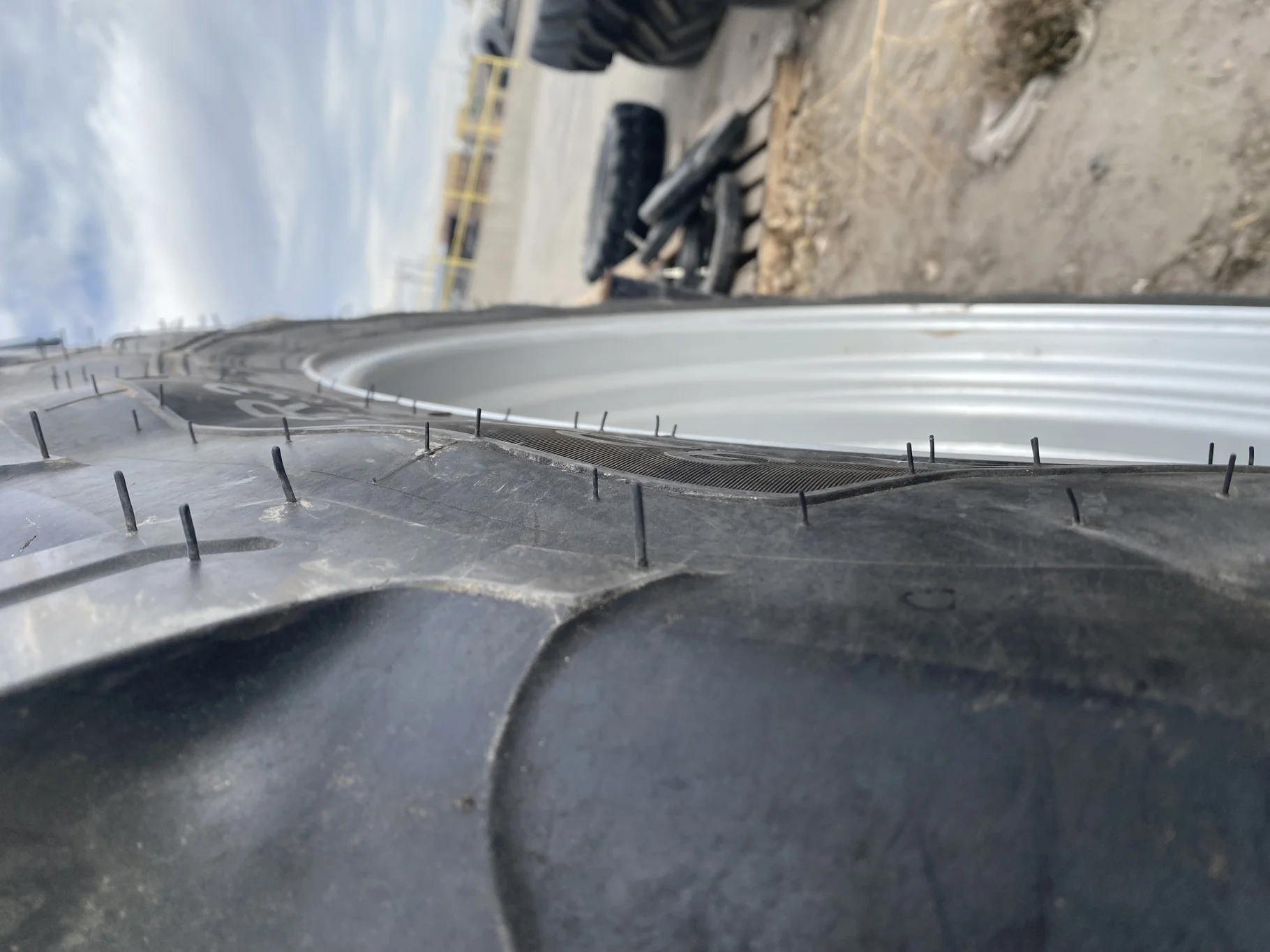 USED 80% 320/85R34 (12.4R34) Michelin AgriBib 2 R-1W (133A8/133B) TL on 10 X 34 Case IH Silver 12 image 10