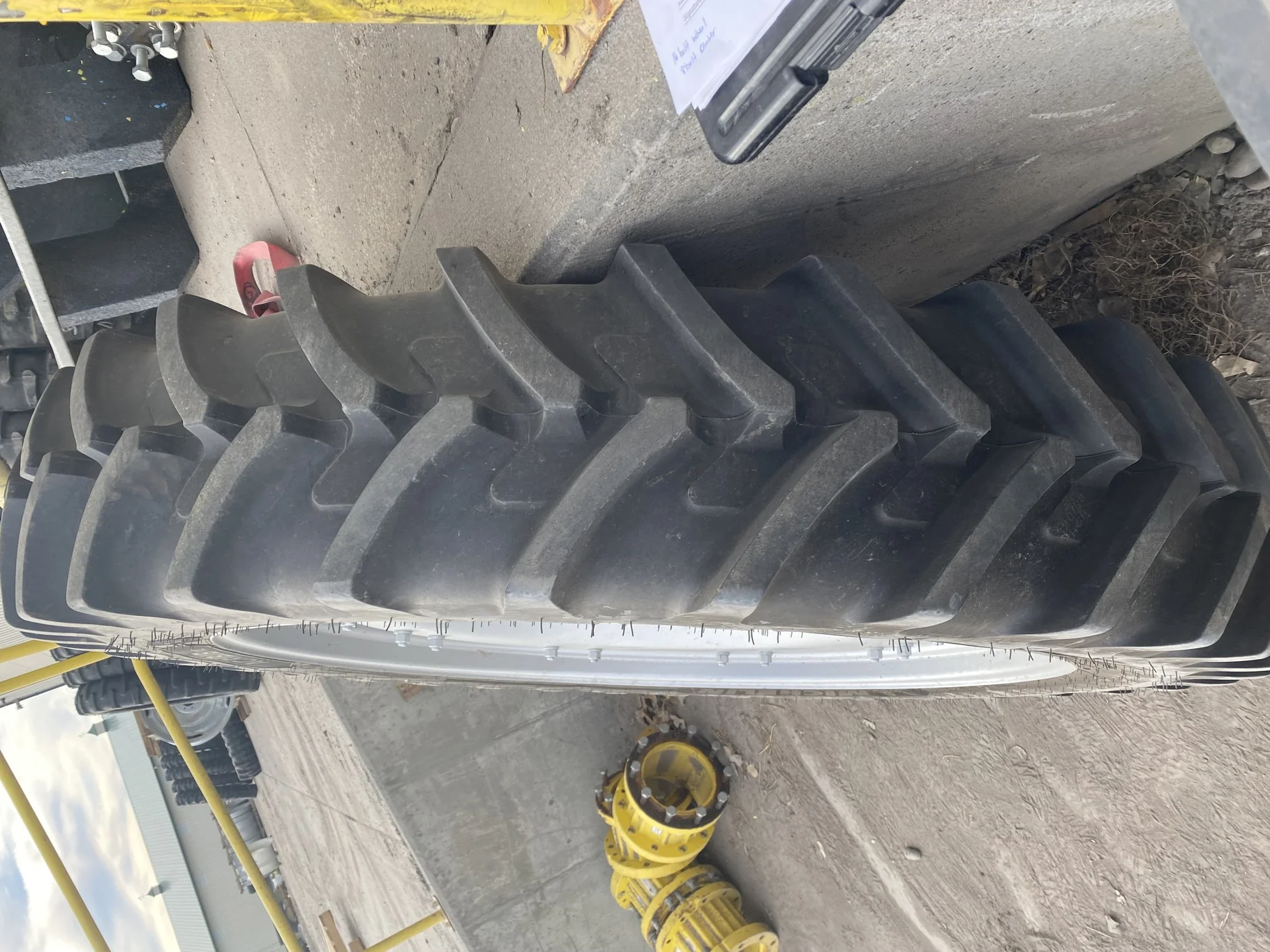 Used 85% 320/90R50 Michelin AgriBib Row Crop R-1W (158A8) TL on a 10 x 50 Case Silver 16 Bolt wheel image 3