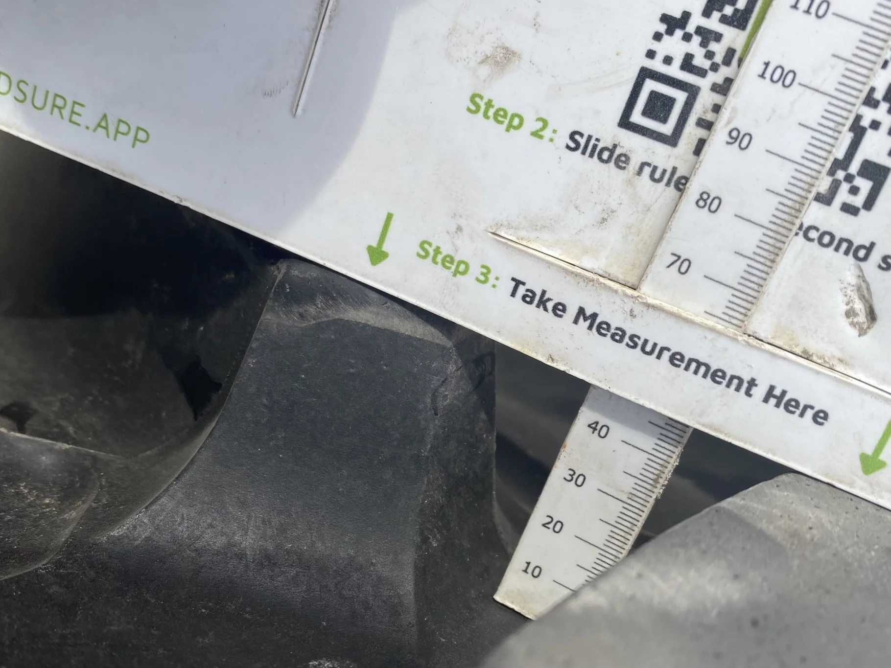 Used 85% 320/90R50 Michelin AgriBib Row Crop R-1W (158A8) TL on a 10 x 50 Case Silver 16 Bolt wheel image 4