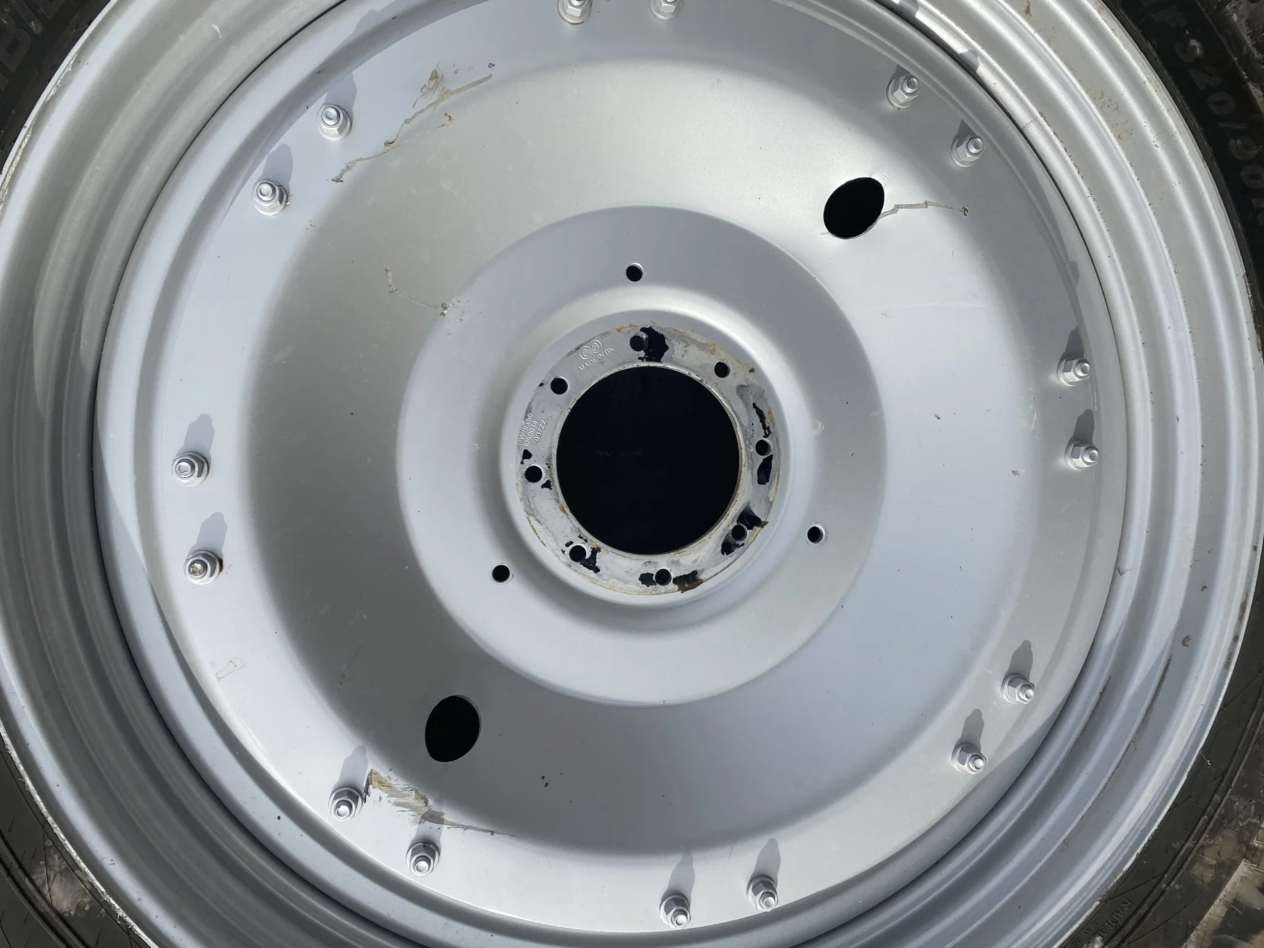 Used 85% 320/90R50 Michelin AgriBib Row Crop R-1W (158A8) TL on a 10 x 50 Case Silver 16 Bolt wheel image 8