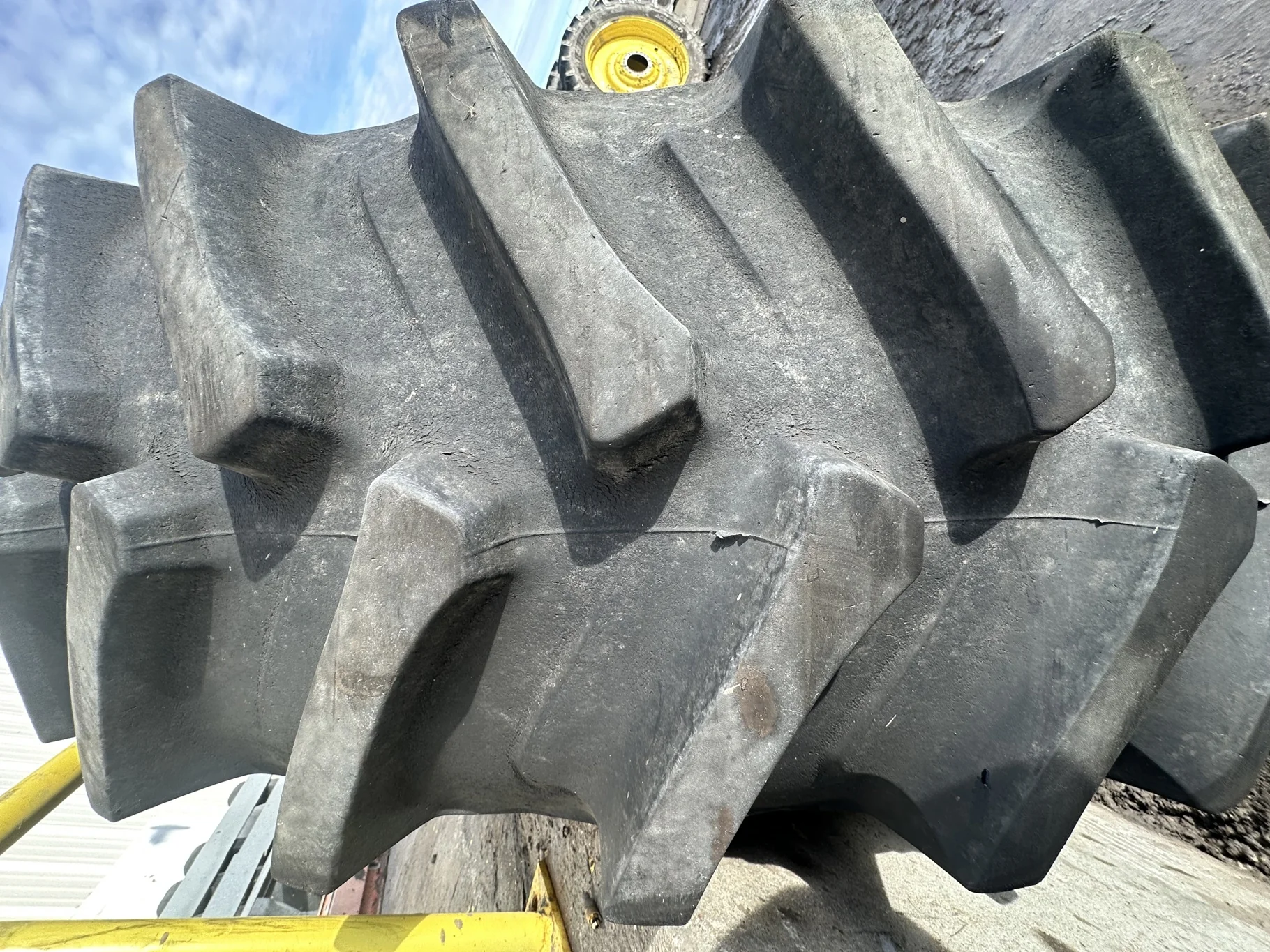 Used 580/85R42 166B Firestone Radial Deep Tread 23 R-1W TL 90% On 18 x 42 20 Bolt JD Yellow Wheel image 5