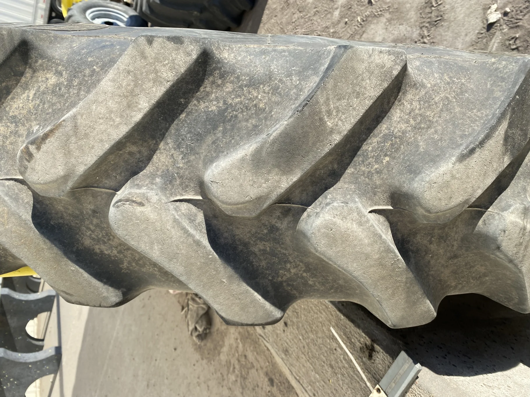 Used IF320/105R54 166A8/B Goodyear Ult Sprayer TL 55% on 10 X 54 12-30.375-28.44 Case 5500 Sprayer image 4