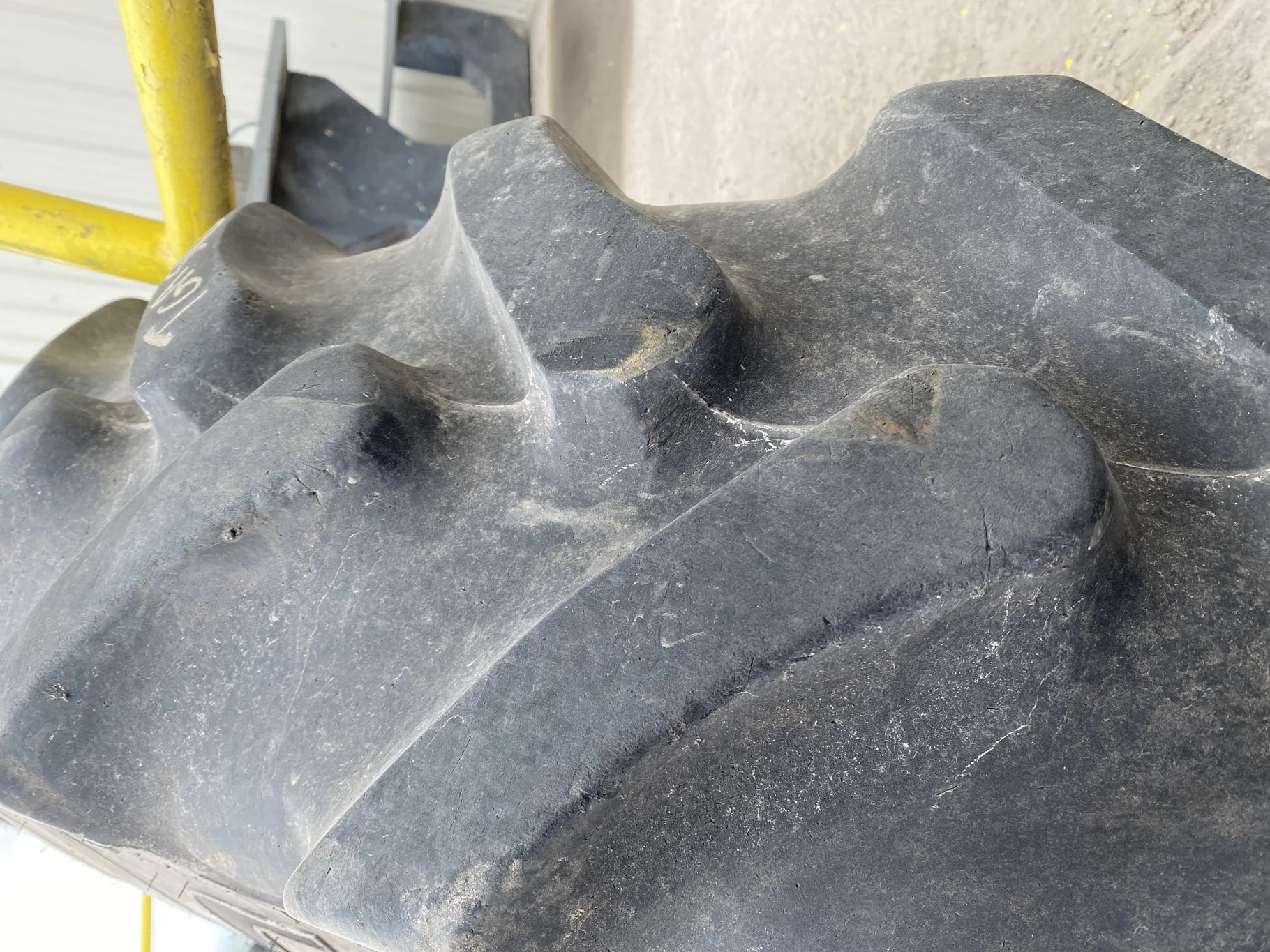 Used 85% IF320/105R54 Goodyear Ultra Sprayer (166A8/B) on a 10 x 54 Case IH Silver Stub Disc Rogator image 2