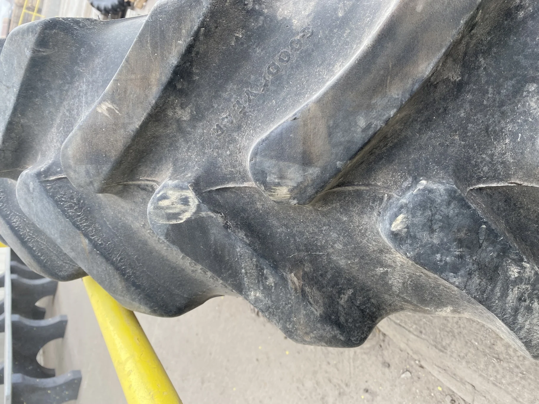 Used 85% IF320/105R54 Goodyear Ultra Sprayer (166A8/B) on a 10 x 54 Case IH Silver Stub Disc Rogator image 3