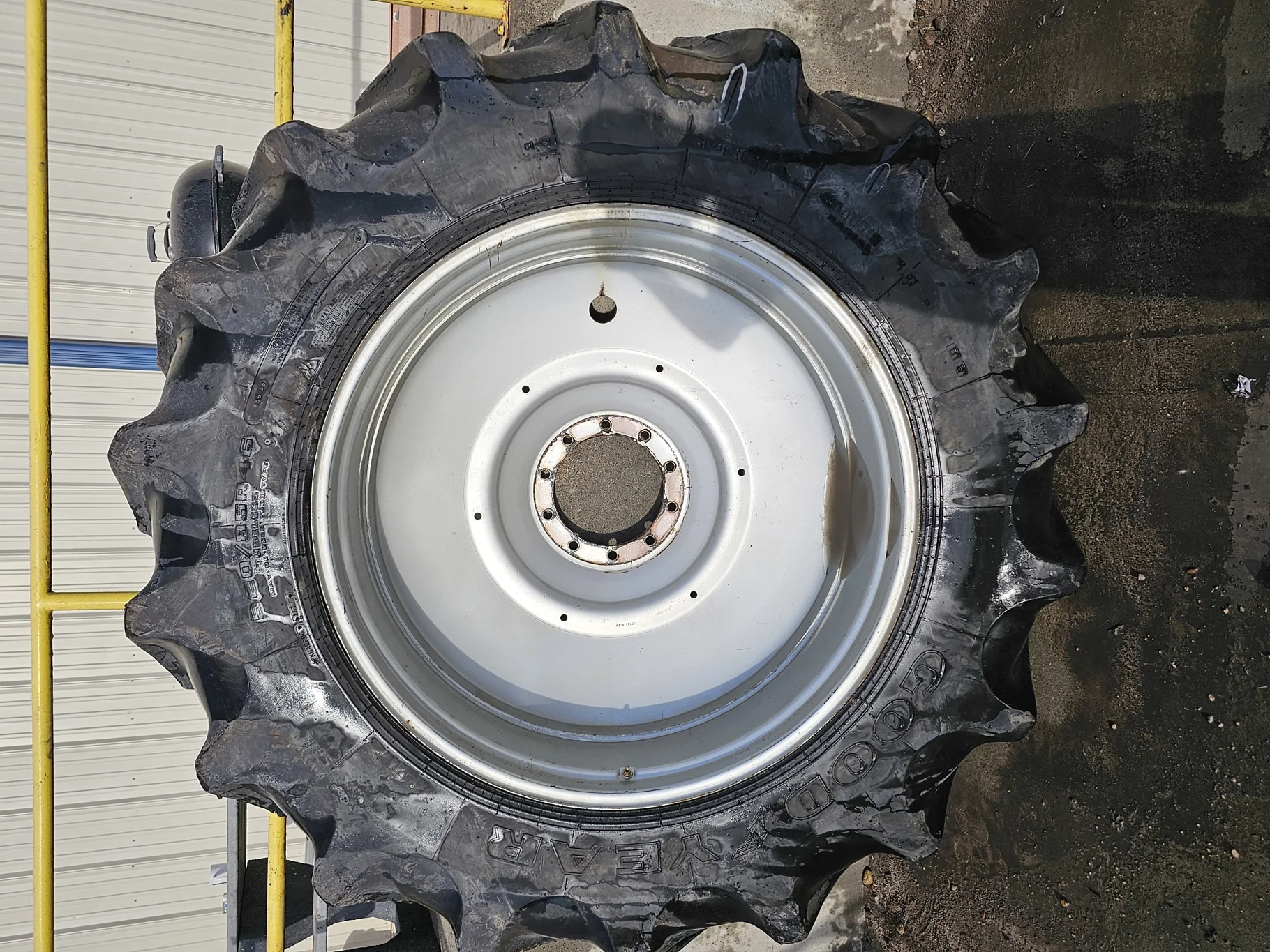 Used 520/85R46 158A8 Goodyear Special Sure Grip TD8 Radial R-2 TL 45% On 16 x 46 10B Dual Wheel image 2