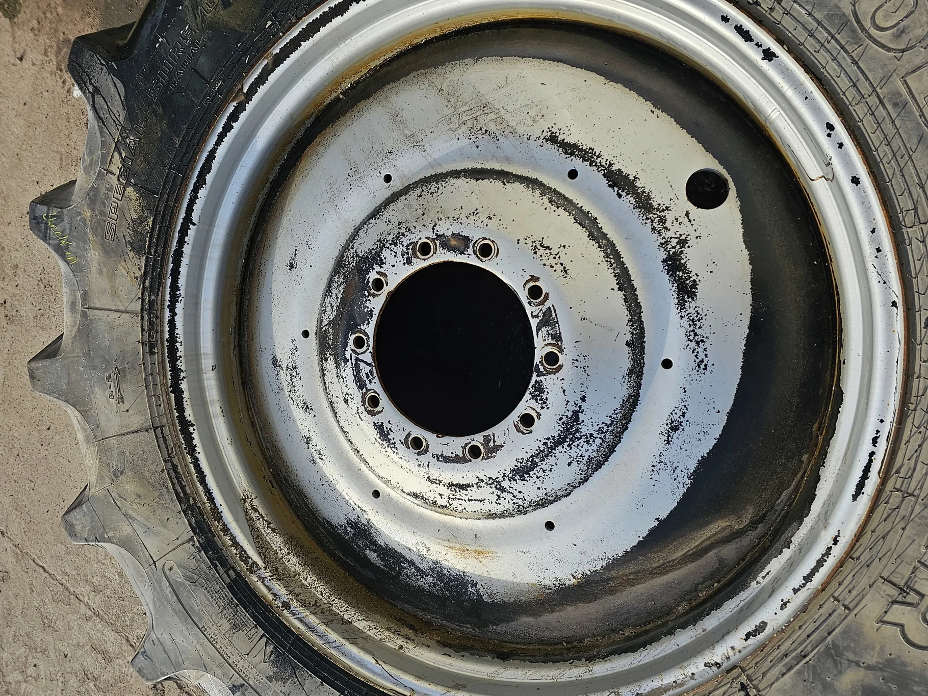 Used 520/85R46 158A8 Goodyear Special Sure Grip TD8 Radial R-2 TL 45% On 16 x 46 10B Dual Wheel image 8