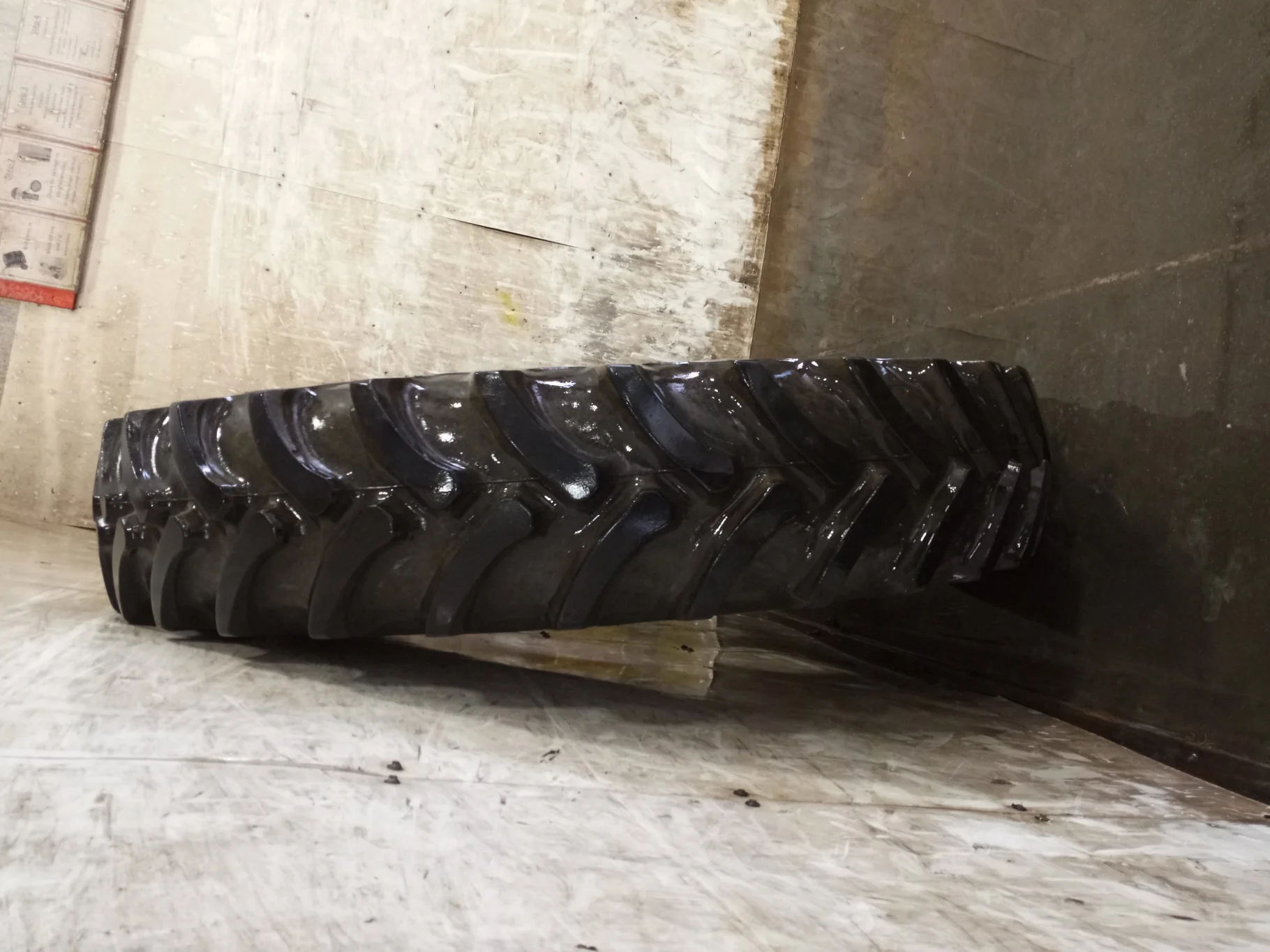 Used 80% 380/90R50 Firestone Radial 9000 R-1W (151B) TL (Road wear) on a 12 x 50 Agco Gray 10 Bolt image 3