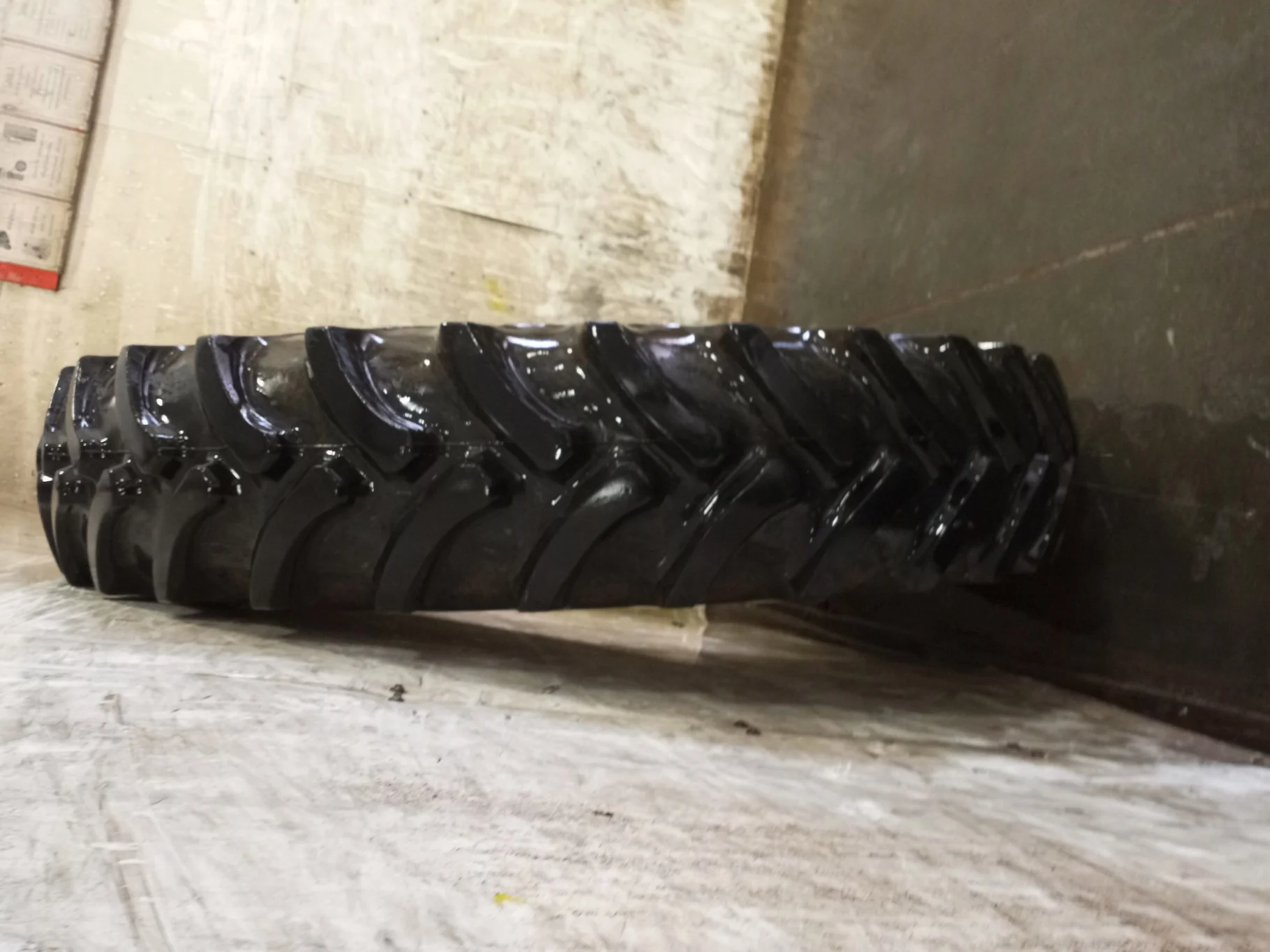 Used 80% 380/90R50 Firestone Radial 9000 R-1W (151B) TL on a 12 x 50 Agco Gray 12 Bolt Stub Disc