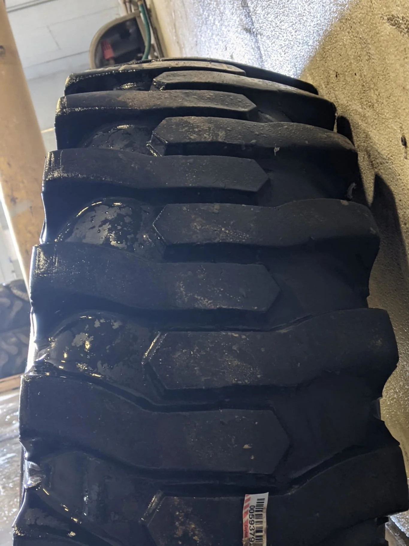 Used 55% 12.5/80-18 Goodyear Contractor T R-4 tire C(6Ply) on a 9 x 18 JD Yellow Straight Plat image 3