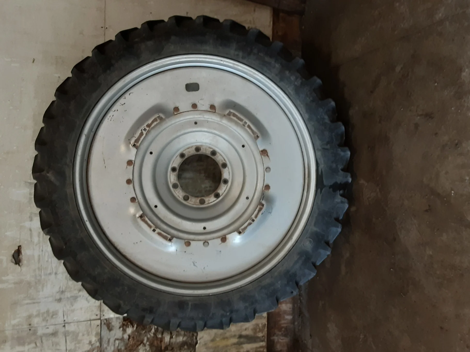 Used 15% 320/90R54 Firestone Radial All Traction DT R-1W 149B TL on a 10 X 54 CIH 10 Bolt 2 Piece Du