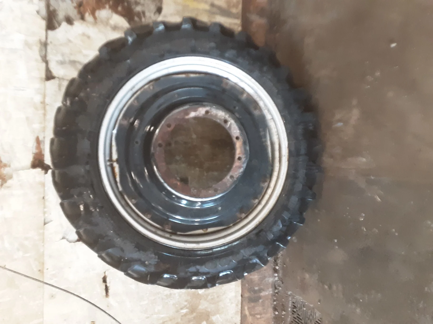 Used 320/85R38 138A8 Firestone Radial 9000 R-1W TL 30% On 10 x 38 12-16-14 Waffle Case Silver Wheel