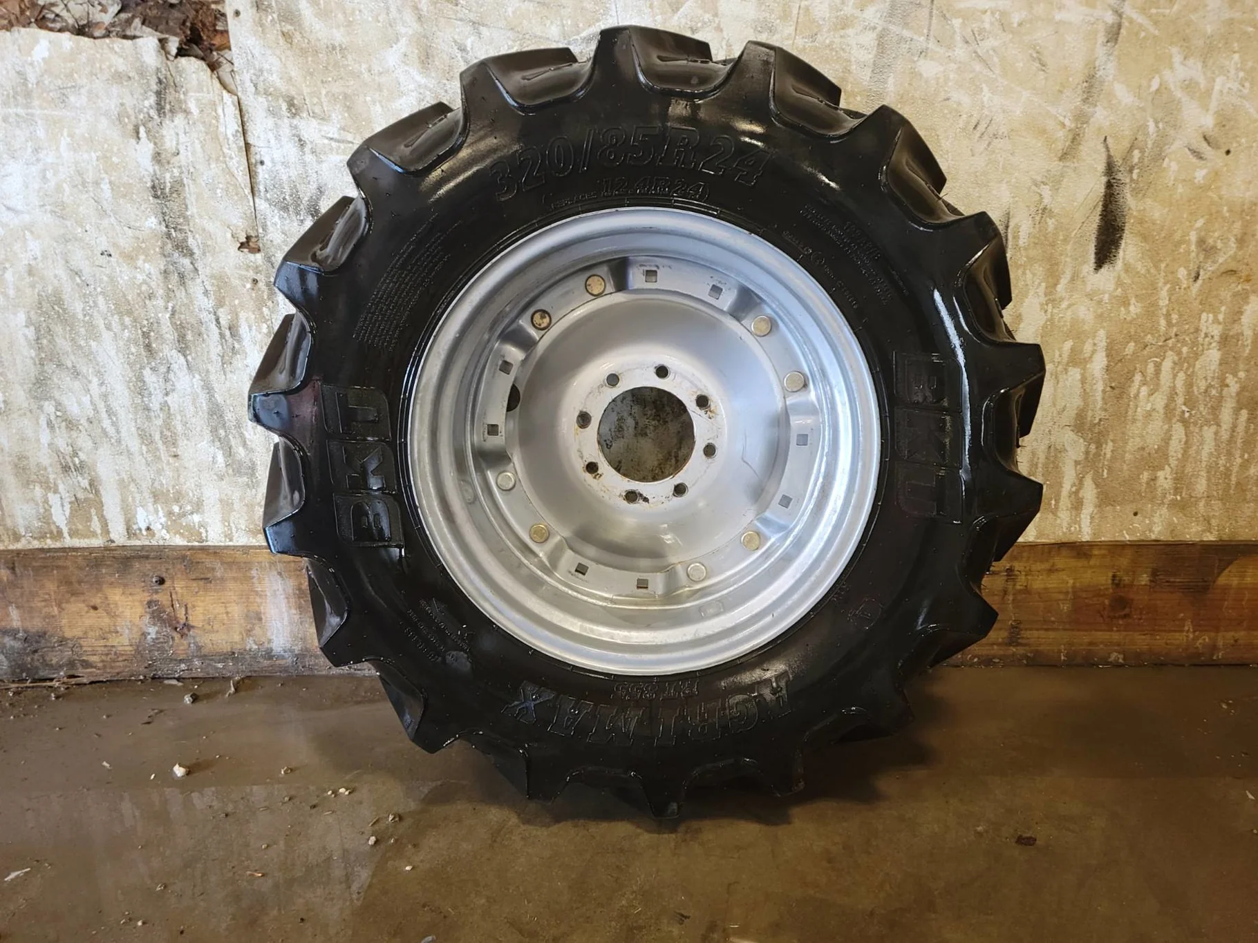 Used 98% 320/85R24 BKT Agrimax RT 855 R-1W 122A8 on a 10 x 24 CIH Silver Waffle Wheel (2 Bolt) with