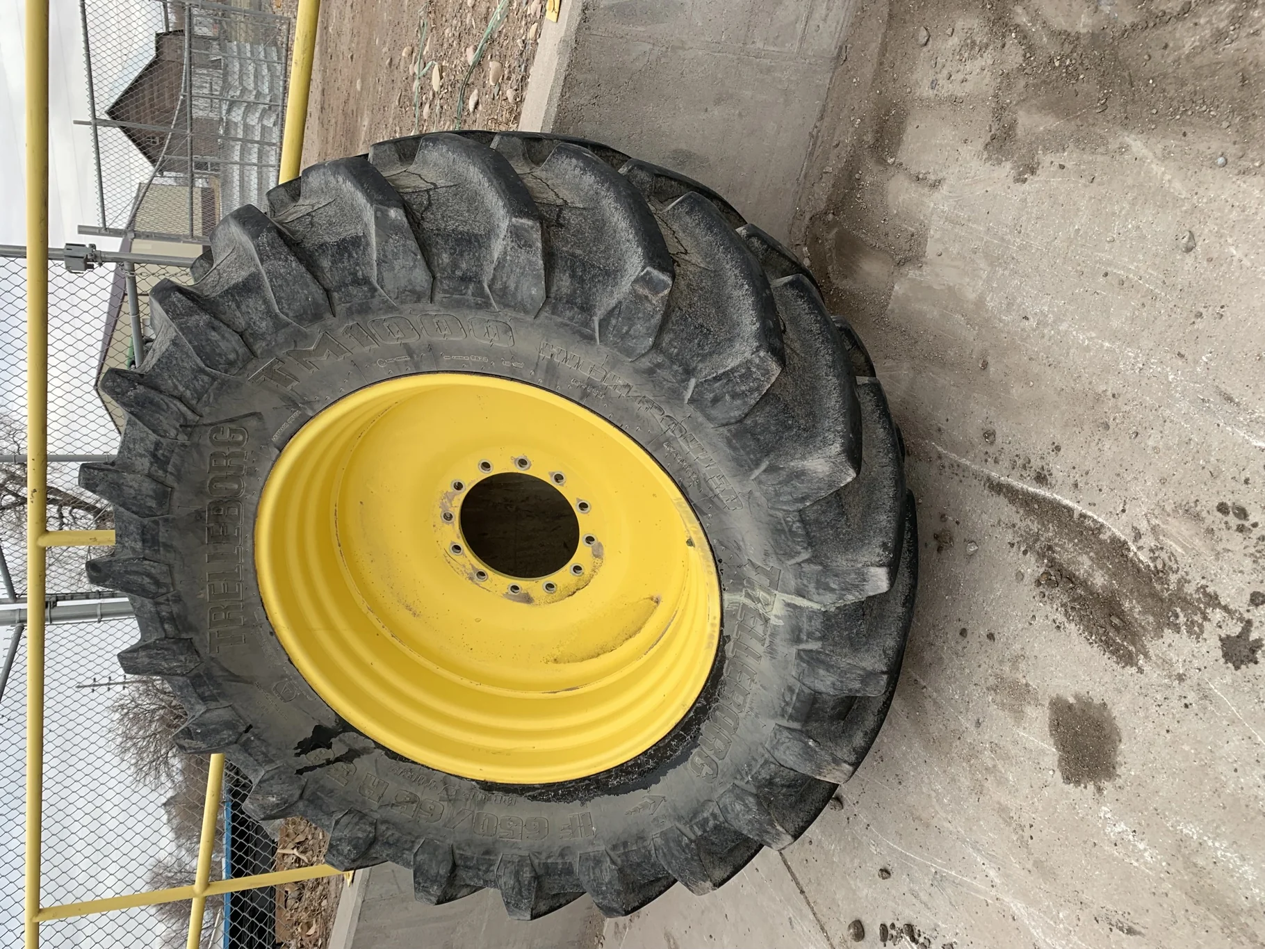 Used 85% IF650/65R38 Trelleborg TM1000 High Power R-1W (169D) TL on 23 X 38 12-13.976 JD Sprayer