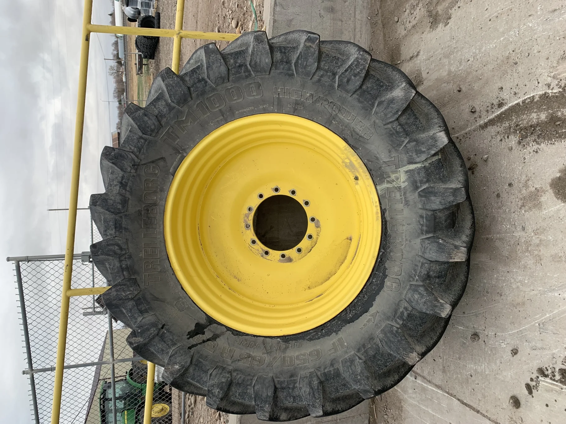 Used 85% IF650/65R38 Trelleborg TM1000 High Power R-1W (169D) TL on 23 X 38 12-13.976 JD Sprayer image 2
