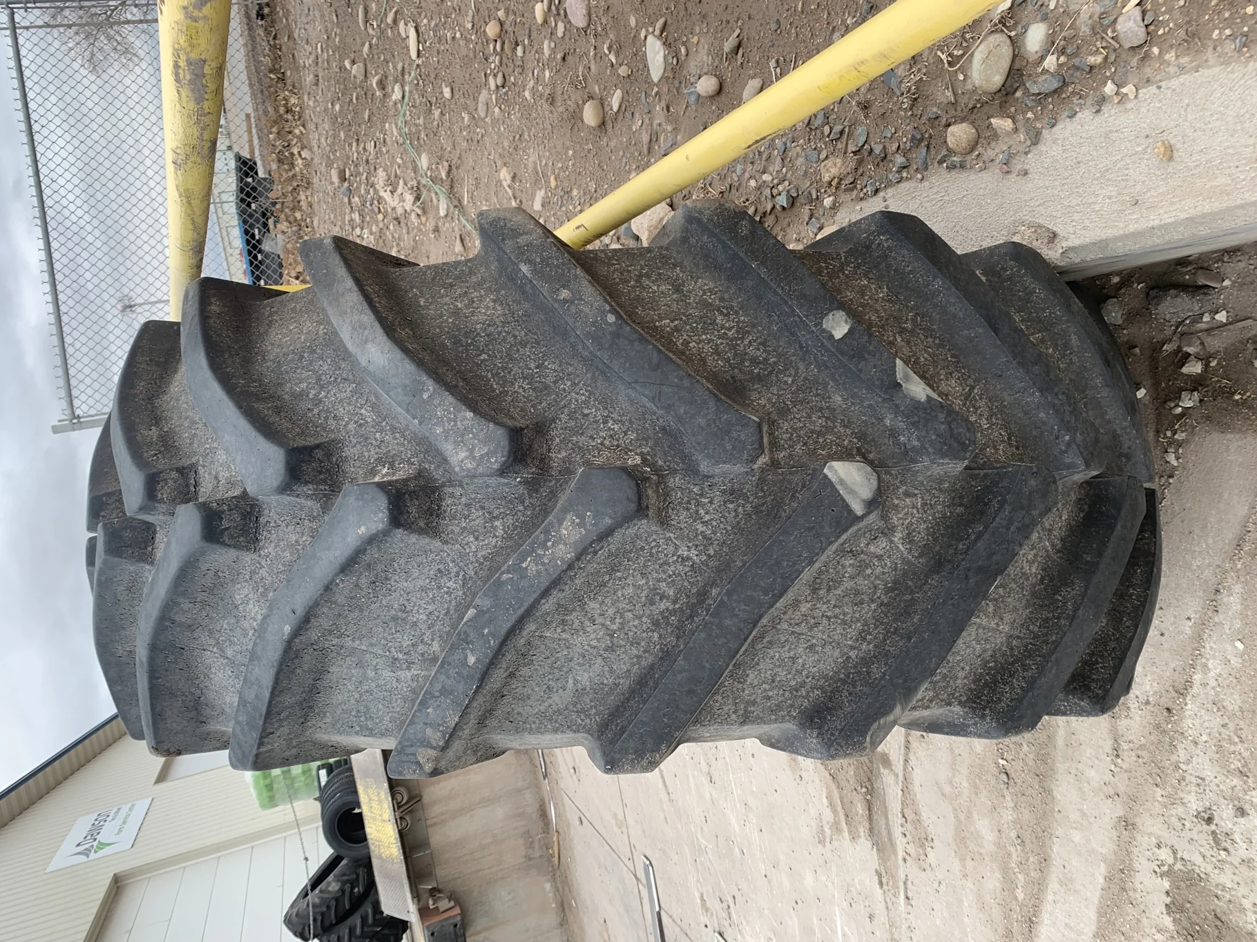 Used 85% IF650/65R38 Trelleborg TM1000 High Power R-1W (169D) TL on 23 X 38 12-13.976 JD Sprayer image 4