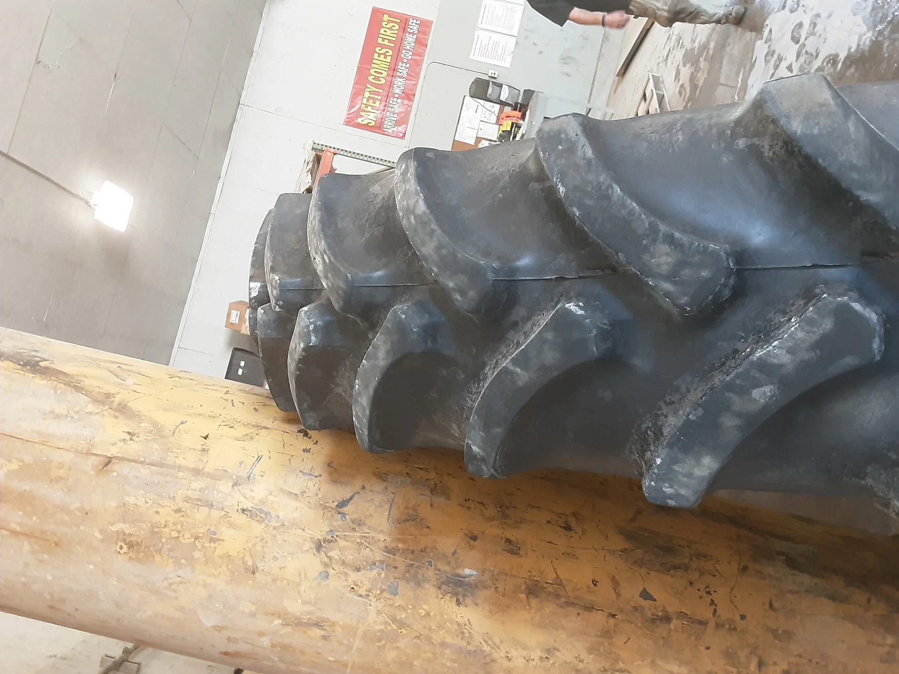 Used 80% 320/90R50 Firestone Radial 9000 R-1W 148B TL on a 10 x 50 JD 10 Bolt Dual Wheel Formed Plat image 2