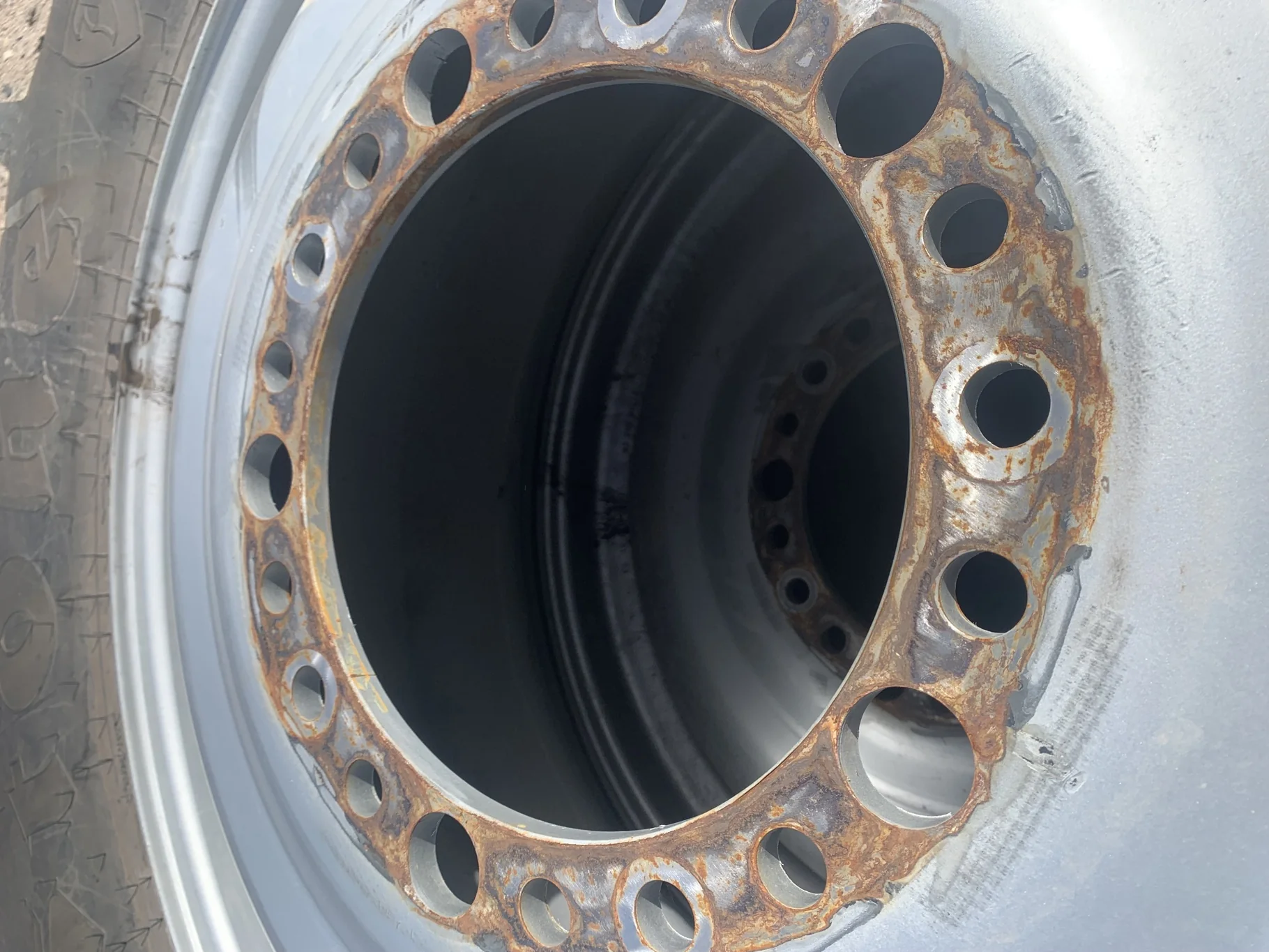 Used 90% VF520/85R42 CFO Firestone Radial Deep Tread 23° R-1W (177B) TL on a 42x18 Case IH Silver 20 image 9