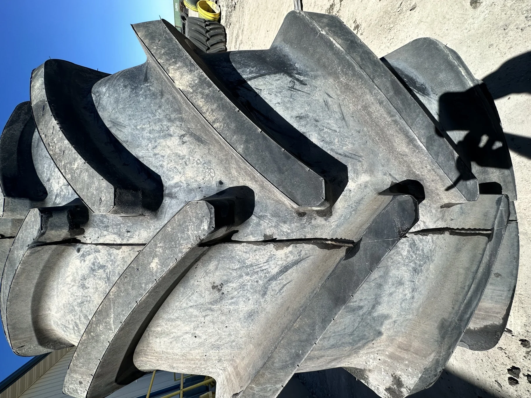 Used 98% 710/70R42 Firestone Maxi Traction R-1W (168D) TL on a 23 x 42 JD Yellow 12 Bolt (.945 image 4