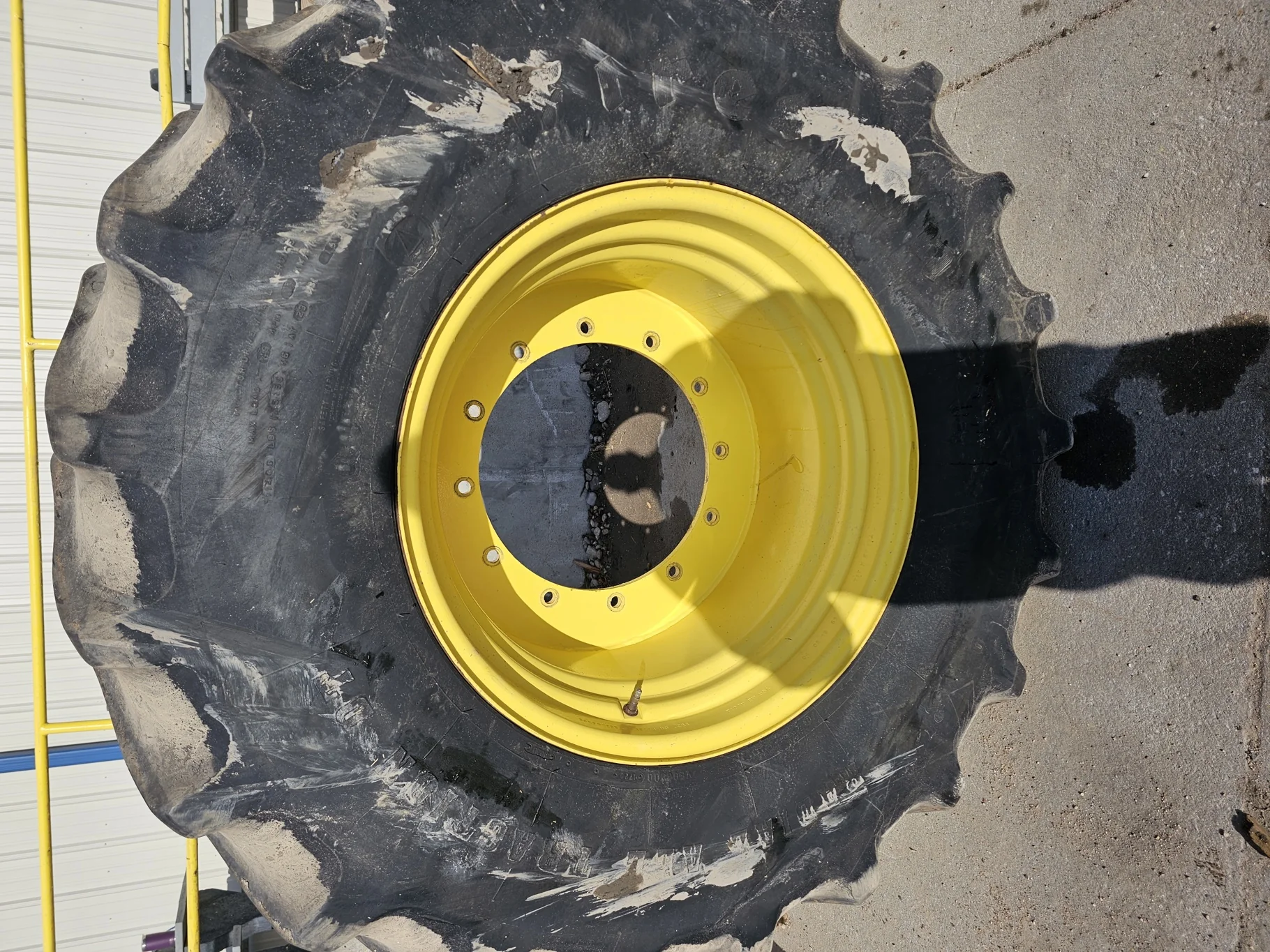 Used 55% VF600/70R30 Firestone Radial All Traction Deep Tread D2 R-1W (165D) TL on a 20 x 30 John image 2