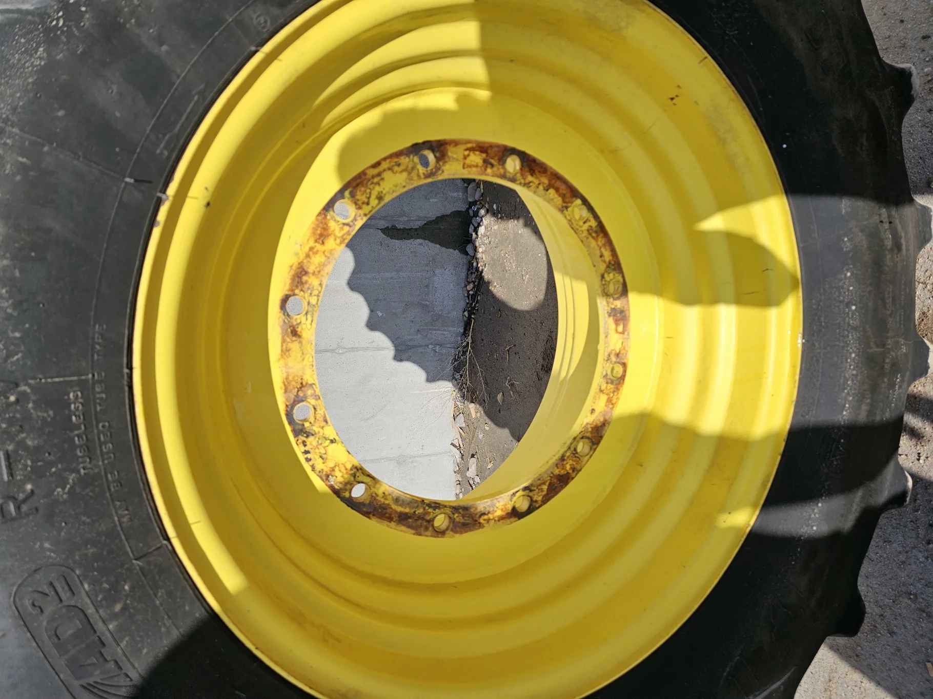 Used 55% VF600/70R30 Firestone Radial All Traction Deep Tread D2 R-1W (165D) TL on a 20 x 30 John image 4