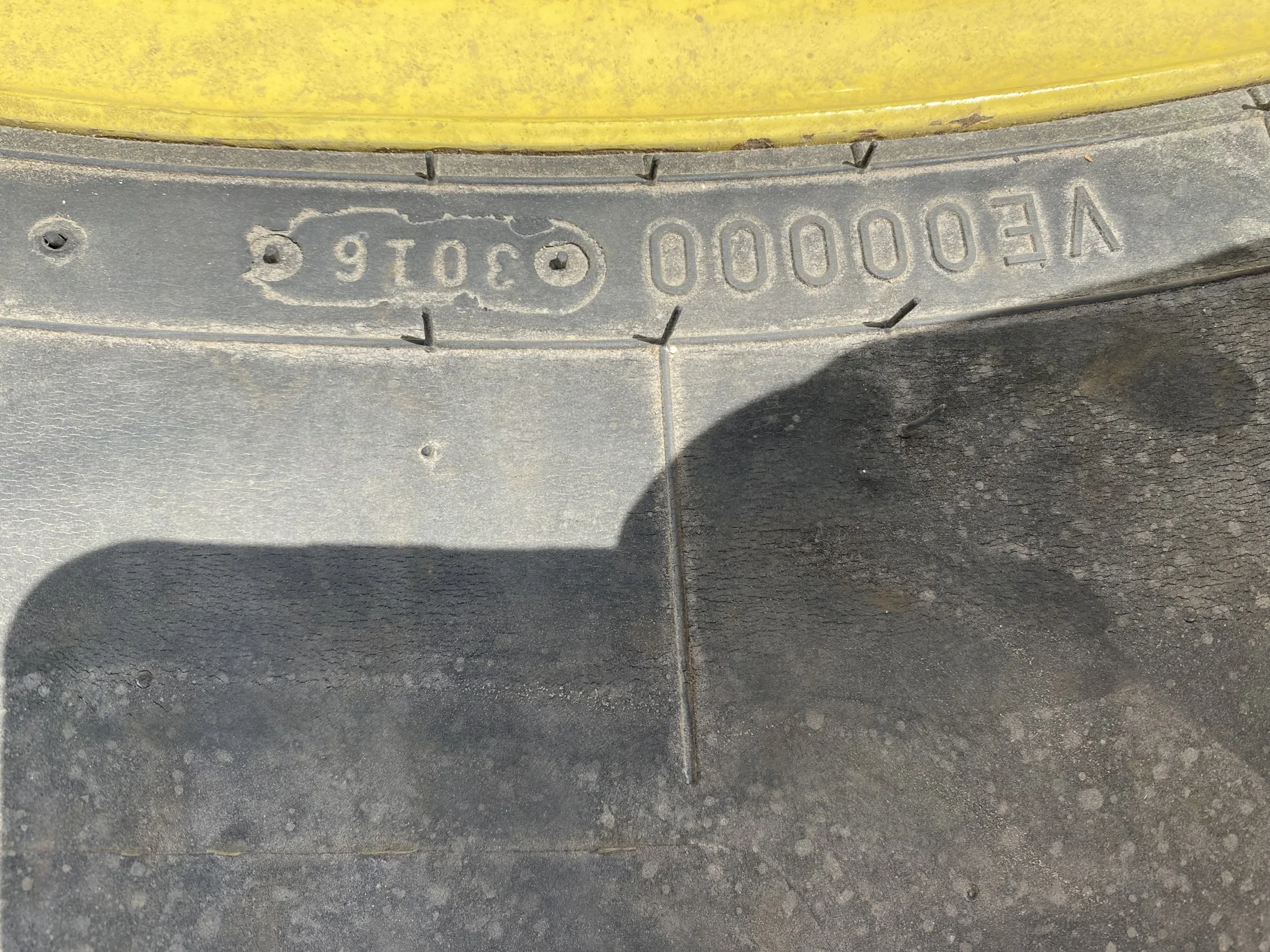 Used 70% 580/85R42 Firestone Radial Deep Tread 23 R-1W (166B) TL on a 18 x 42 JD Yellow 10 Bolt image 9