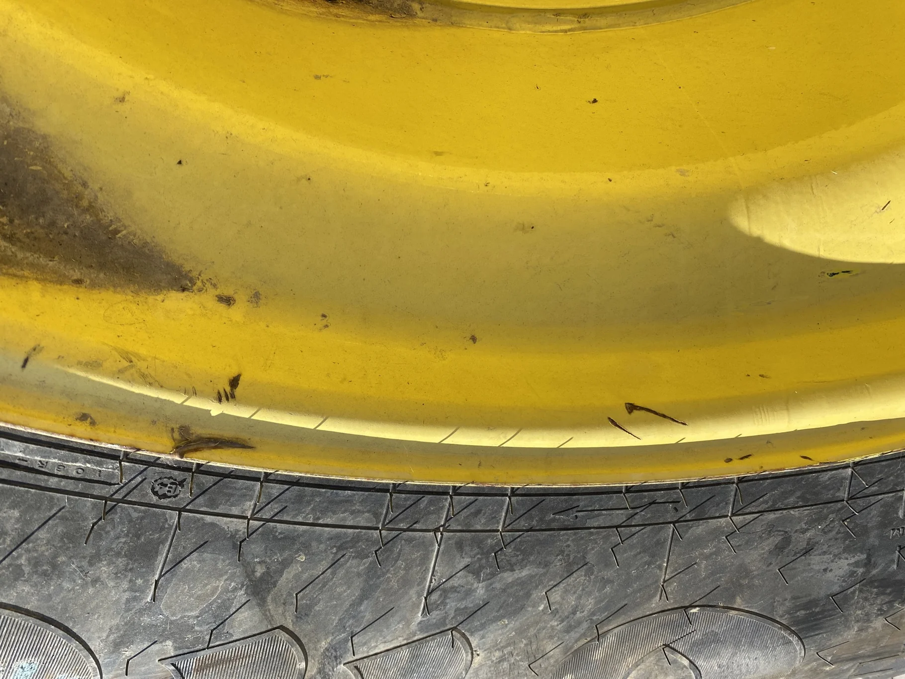 Used 70% 580/85R42 Firestone Radial Deep Tread 23 R-1W (166B )TL on a 18 x 42 JD Yellow 10 Bolt image 5