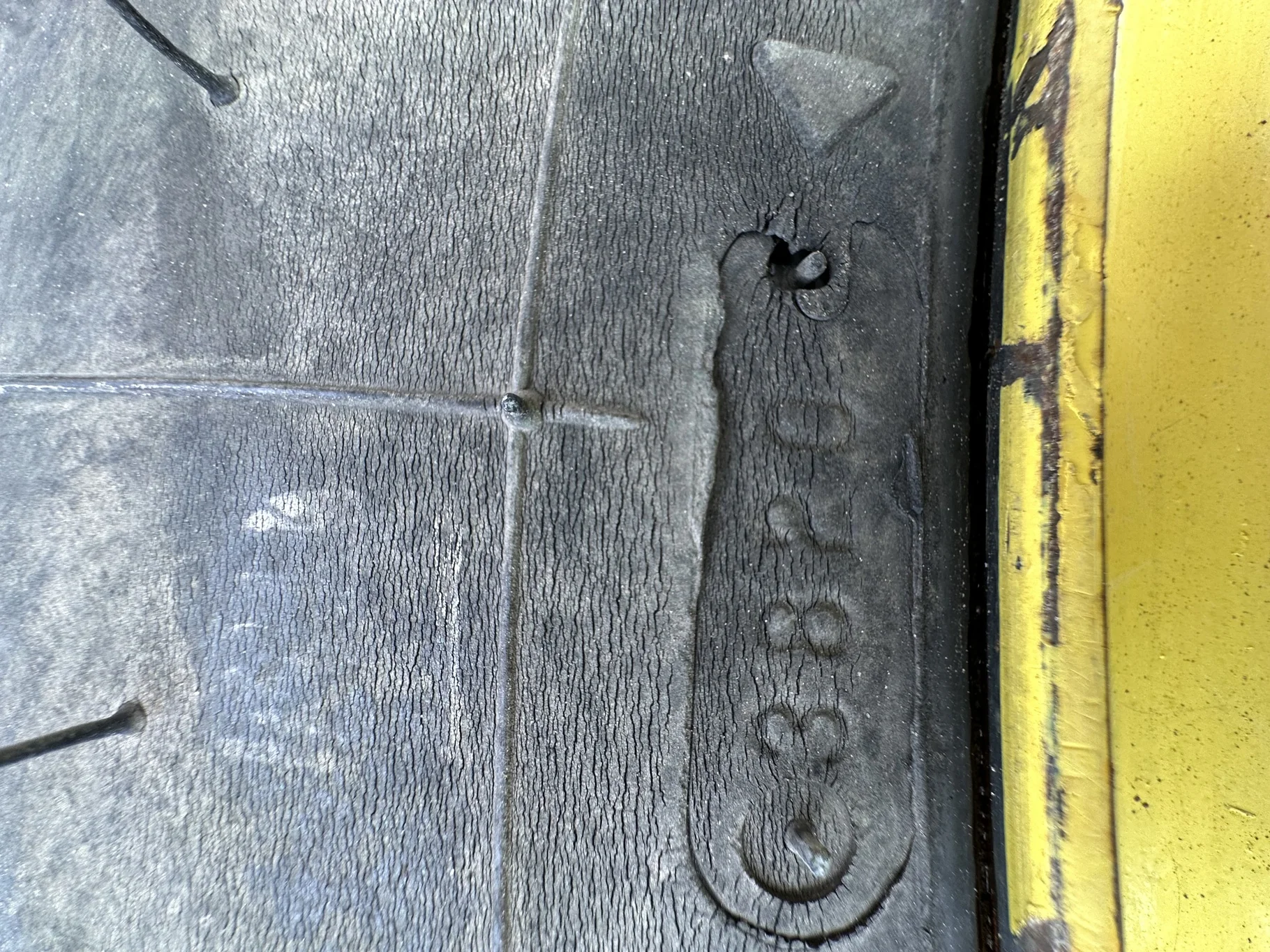 Used 480/70R34 155B Firestone Radial 9000 R-1W TL 60% On 15 x 34 3 Bolt Yellow Waffle Wheel w/ Disc image 4