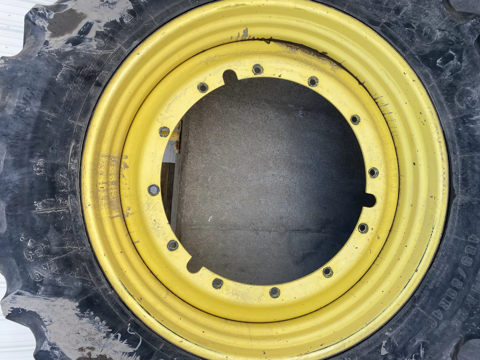 Used 40% 480/80R46 Firestone Radial All Traction 23 R-1 (158B) TL on a 16 x 46 JD Yellow 12 B image 3