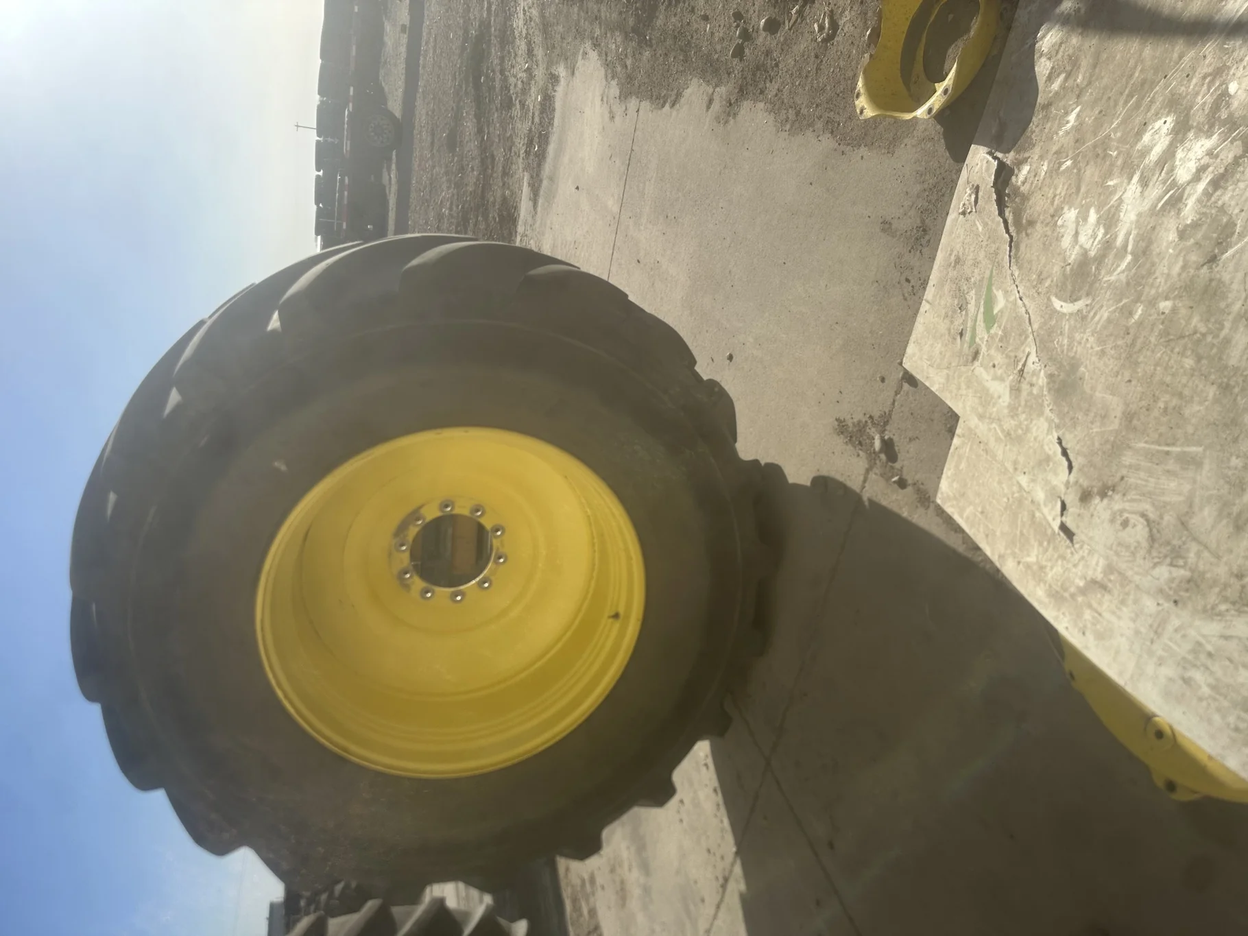 Used 90% IF900/60R42 Michelin AxioBib R-1W (186D) TL on 28 X 42 John Deere Yellow 10 Bolt(.906) 5/8