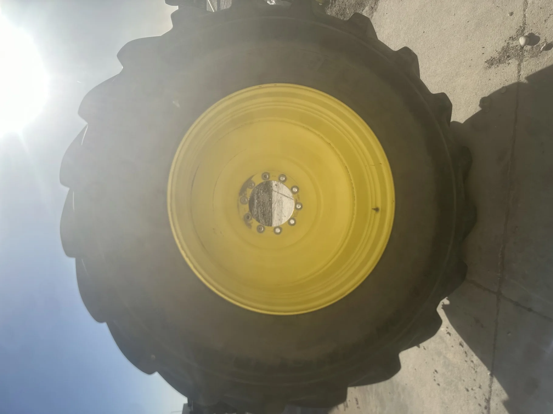 Used 90% IF900/60R42 Michelin AxioBib R-1W (186D) TL on 28 X 42 John Deere Yellow 10 Bolt(.906) 5/8 image 2