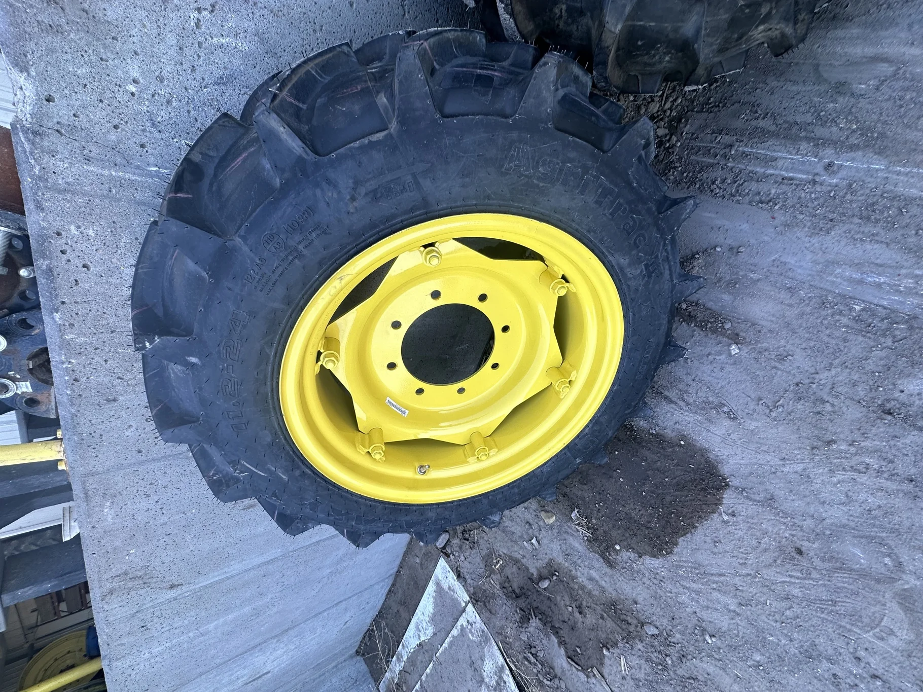Take-Off 11.2-24/6 Galaxy Agritrac II TL R-1 on 10 X 24 8-10.826-8.72 Waffle JD Yellow Wheel
