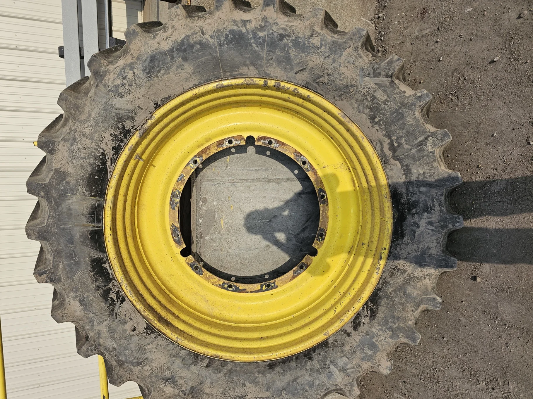 Used 75% 480/80R50 Firestone Radial Deep Tread 23 R-1W (159B) TL on a 15 x 50 JD Yellow 12 Bo image 2
