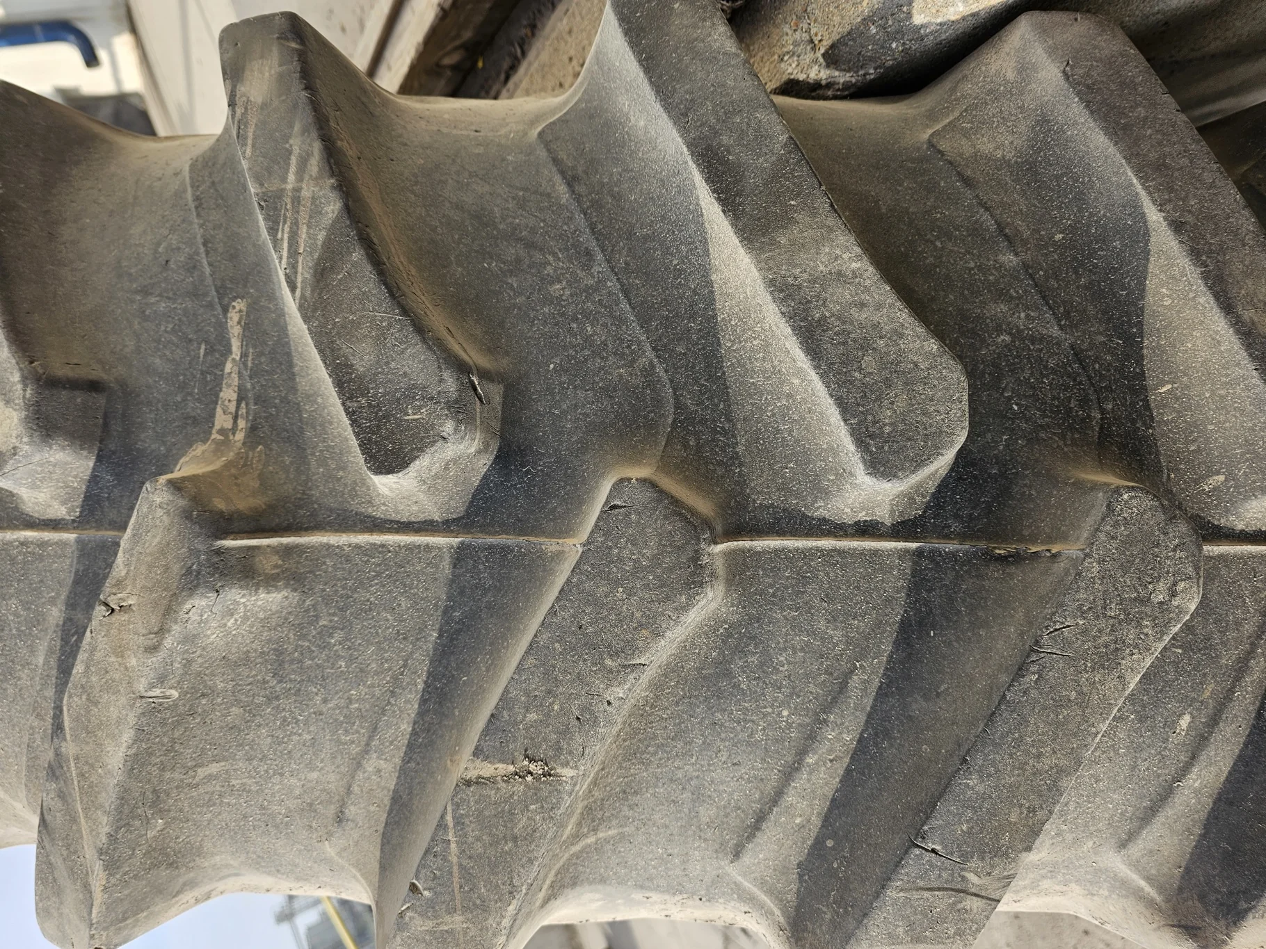 Used 75% 480/80R50 Firestone Radial Deep Tread 23 R-1W (159B) TL on a 15 x 50 JD Yellow 12 Bo image 3