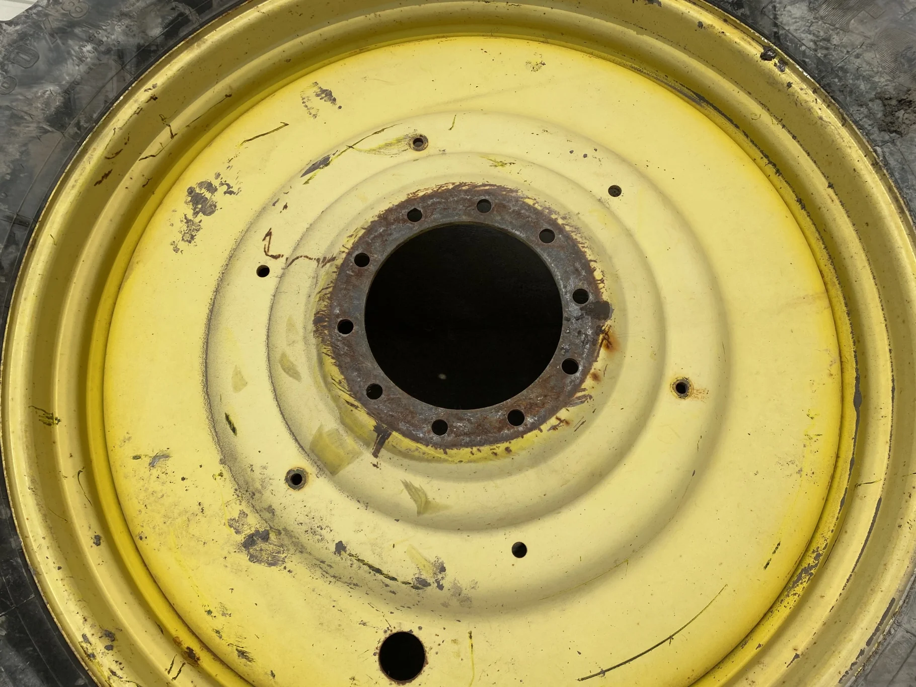 Used 80% 480/80R50 Firestone Radial Deep Tread 23 R-1W (159B) TL on a 15 x 50 JD Yellow 10 Bo image 3