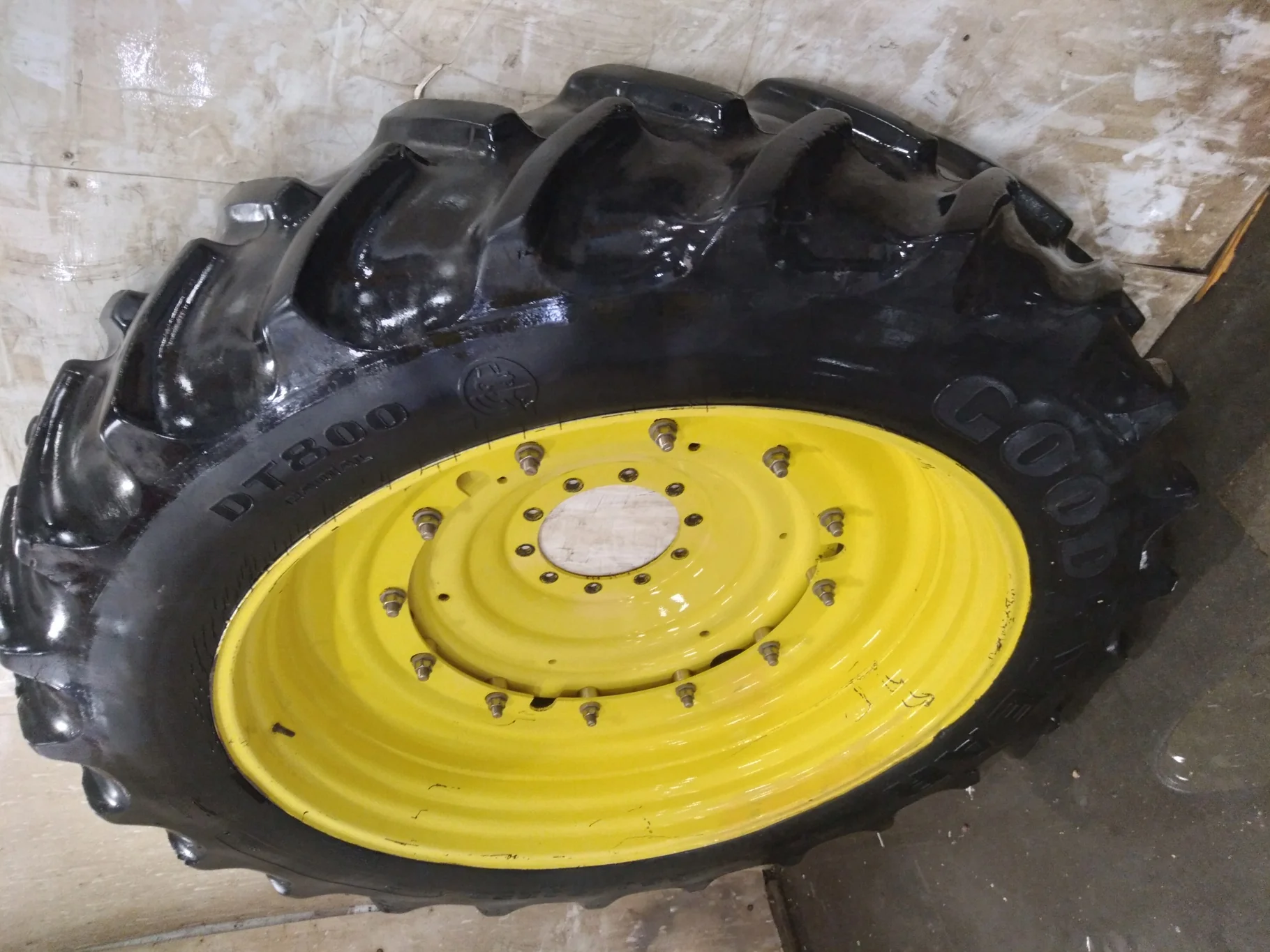 Used 380/90R50 151A8 Goodyear Super Traction Radial DT800 R-1W TL 70-75% on 12 X 50 Stub Disc Wheel image 2