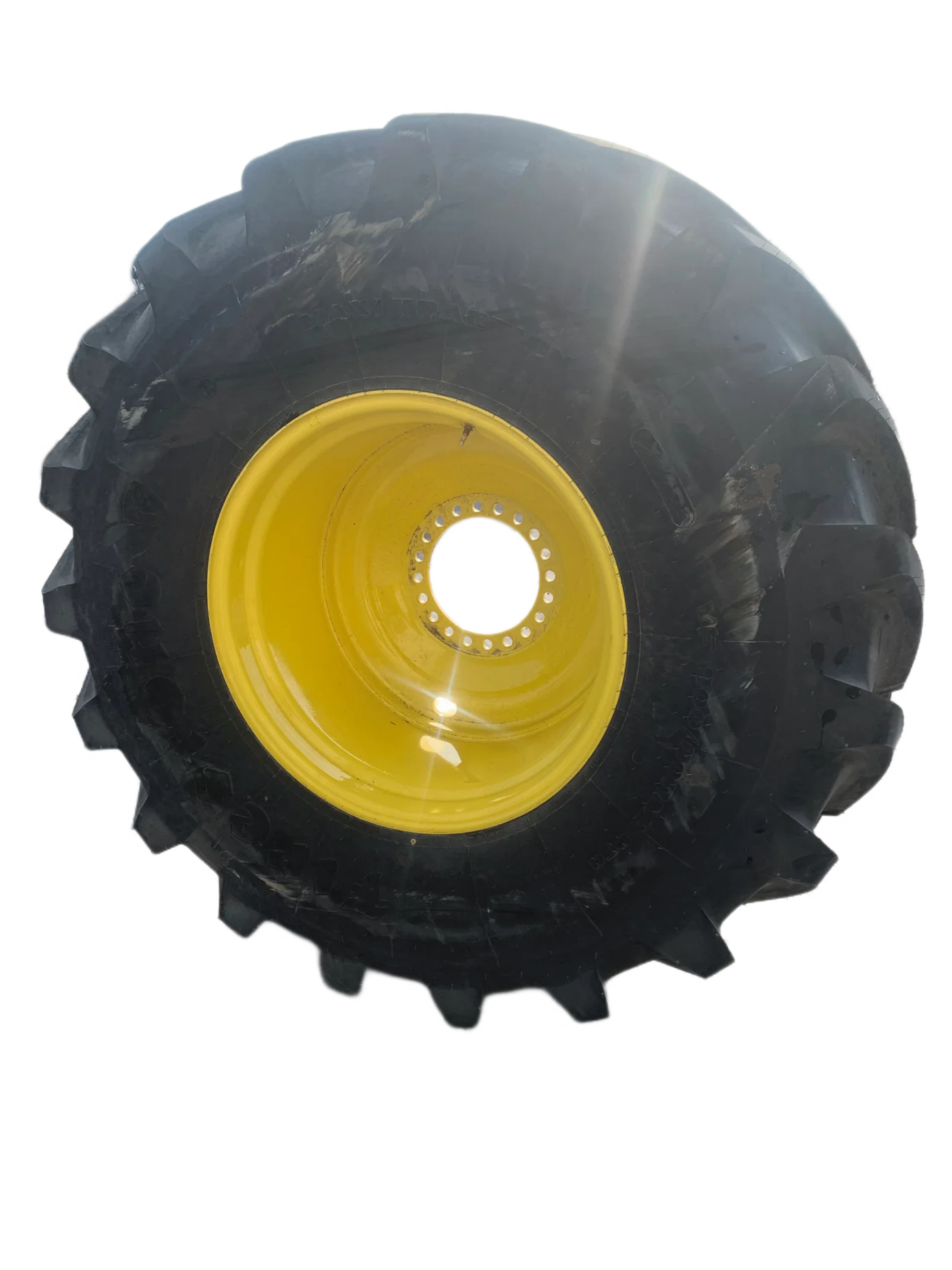 Take-Off VF900/60R32 193B Firestone CFO Maxi-Traction TL R-1W on 32 X 30 20-13.187-11.06 Combine