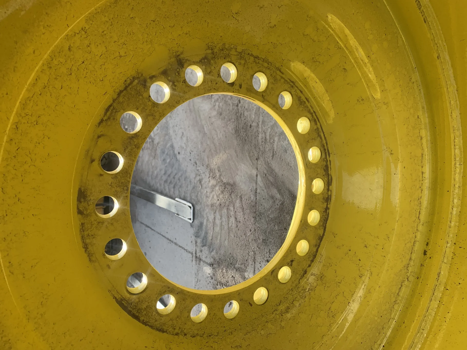 Take-Off VF900/60R32 193B Firestone CFO Maxi-Traction TL R-1W on 32 X 30 20-13.187-11.06 Combine image 3