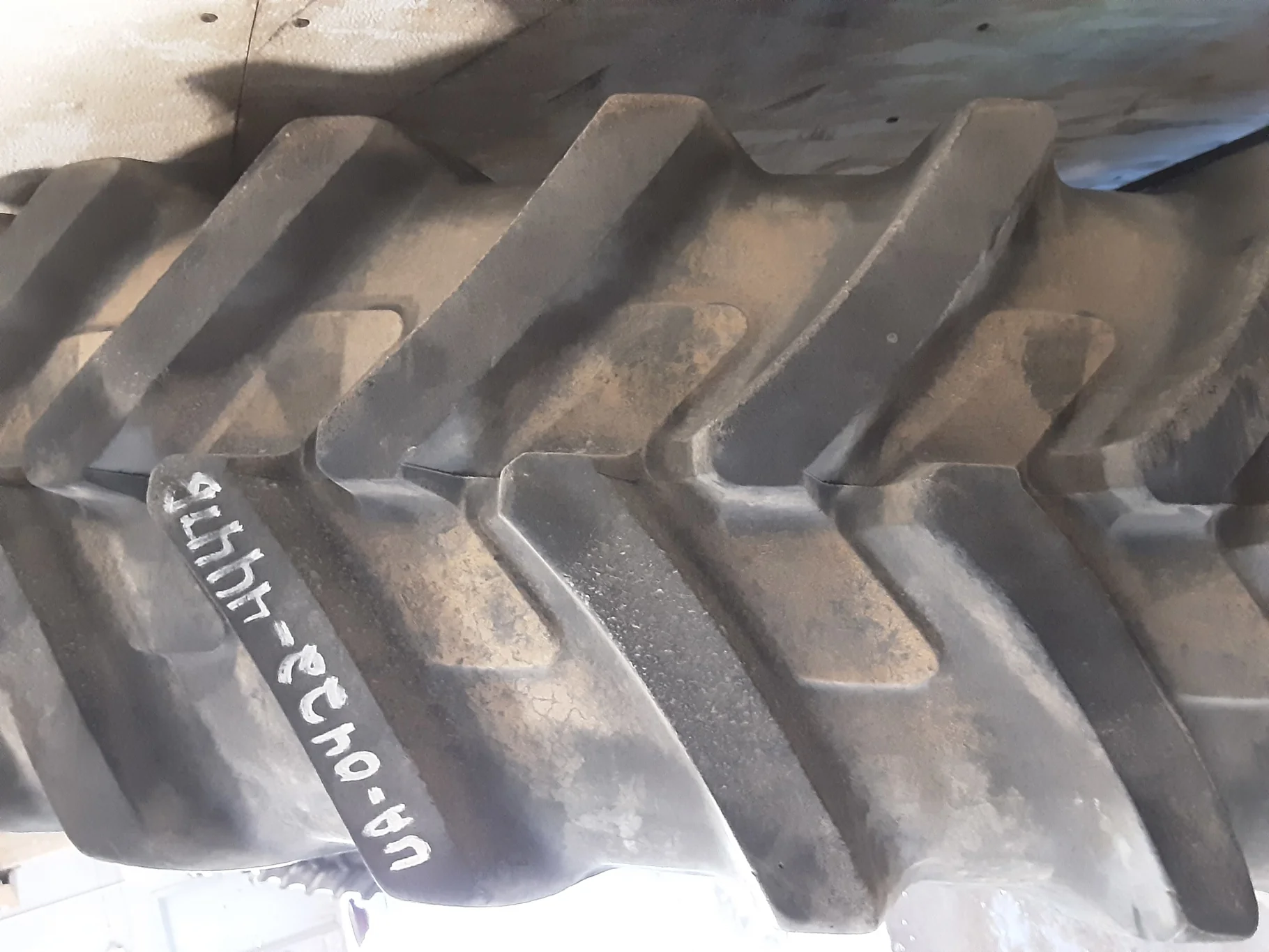 Used 75% 380/90R50 Michelin AgriBib Row Crop R-1W (151A8/151B) TL on a 12 x 50 NH White 8 Bolt Dual image 3