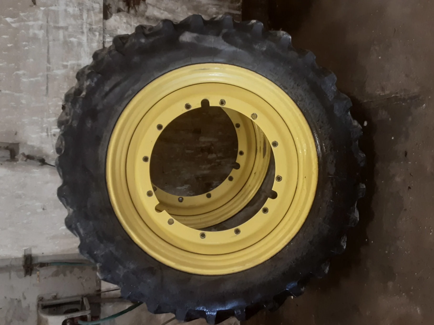 Used 45% 420/80R46 Firestone Radial All Traction 23 R-1 (151A8) TL on 13 x 46 John Deere Yellow 12 B image 2