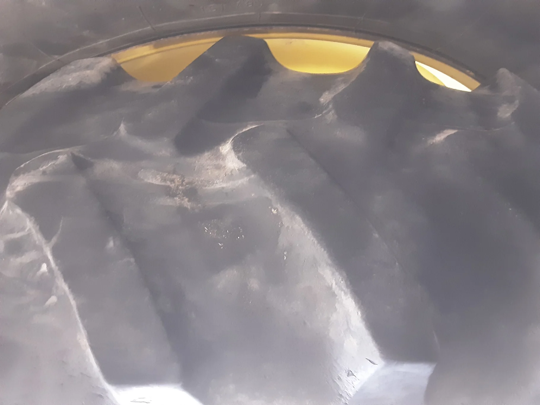 Used 45% 420/80R46 Firestone Radial All Traction 23 R-1 (151A8) TL on 13 x 46 John Deere Yellow 12 B image 4