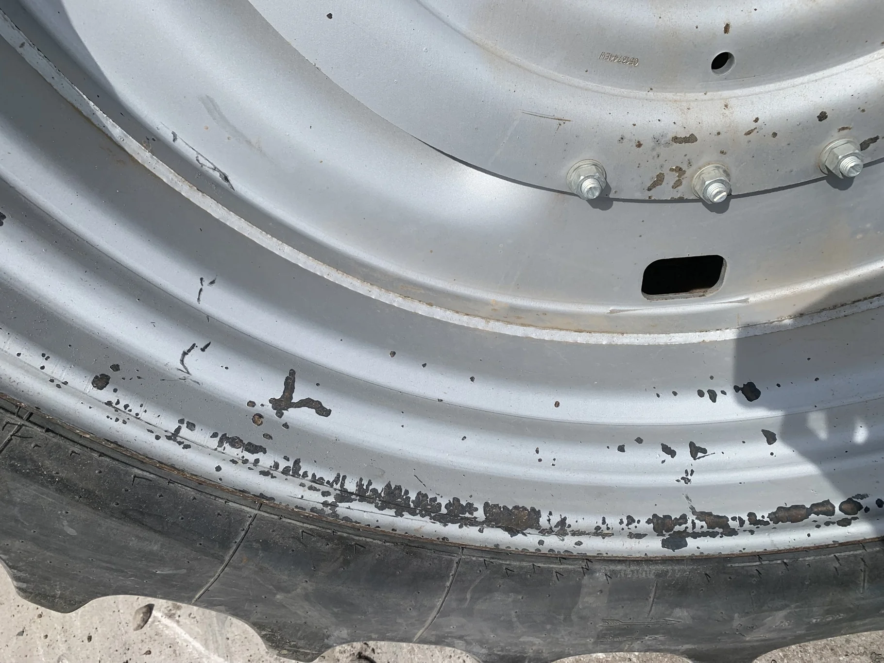 Used 25% 380/90R50 Goodyear Super Traction Radial R-1W (151D) TL on a 12 x 50 Case Silver 10 Bolt W image 5