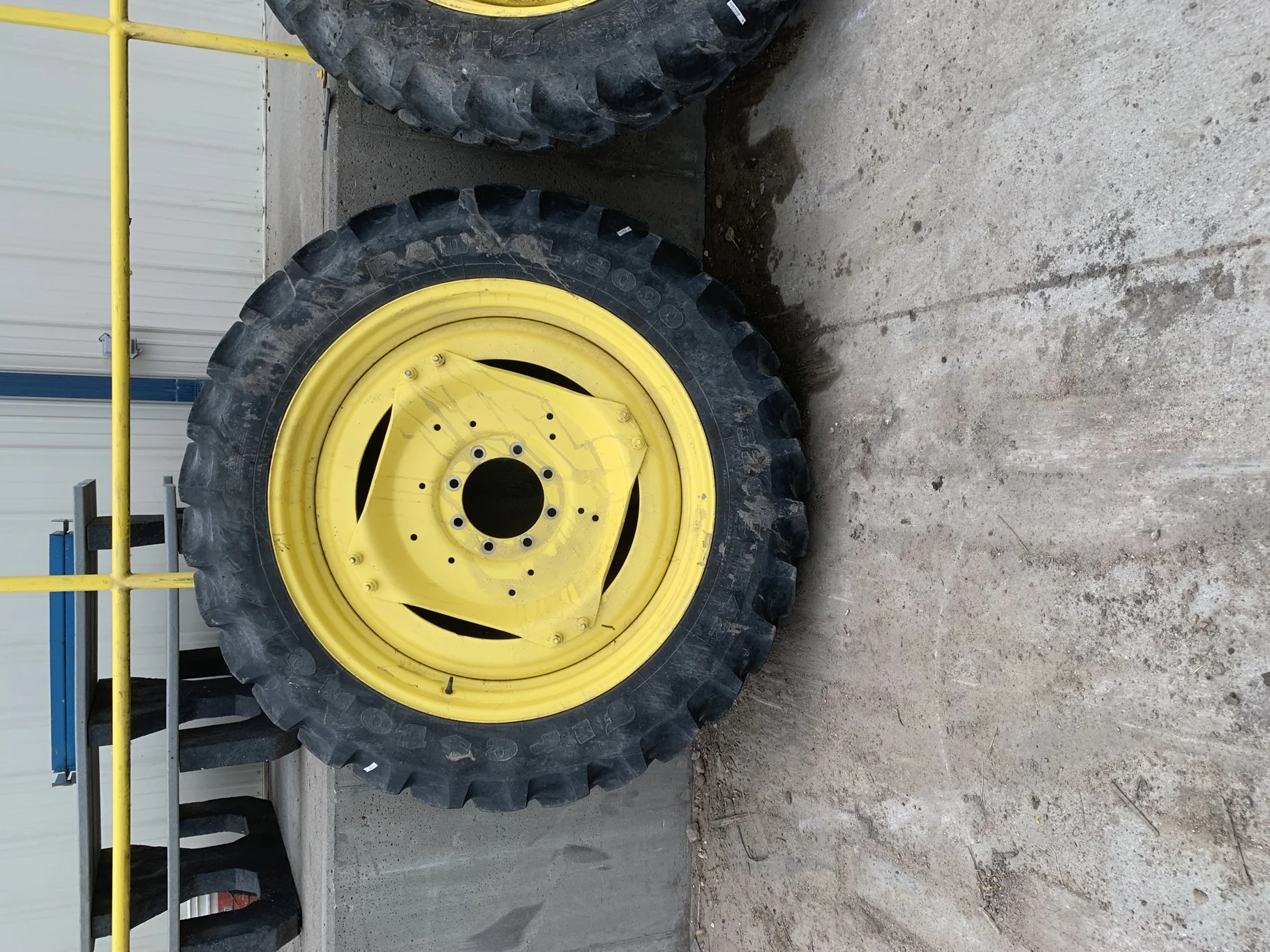 Used 65% 320/90R42 Firestone Radial 9000 R-1W (139B) TL on a 10 x 42 John Deere Yellow 8 Bolt (.843) image 2