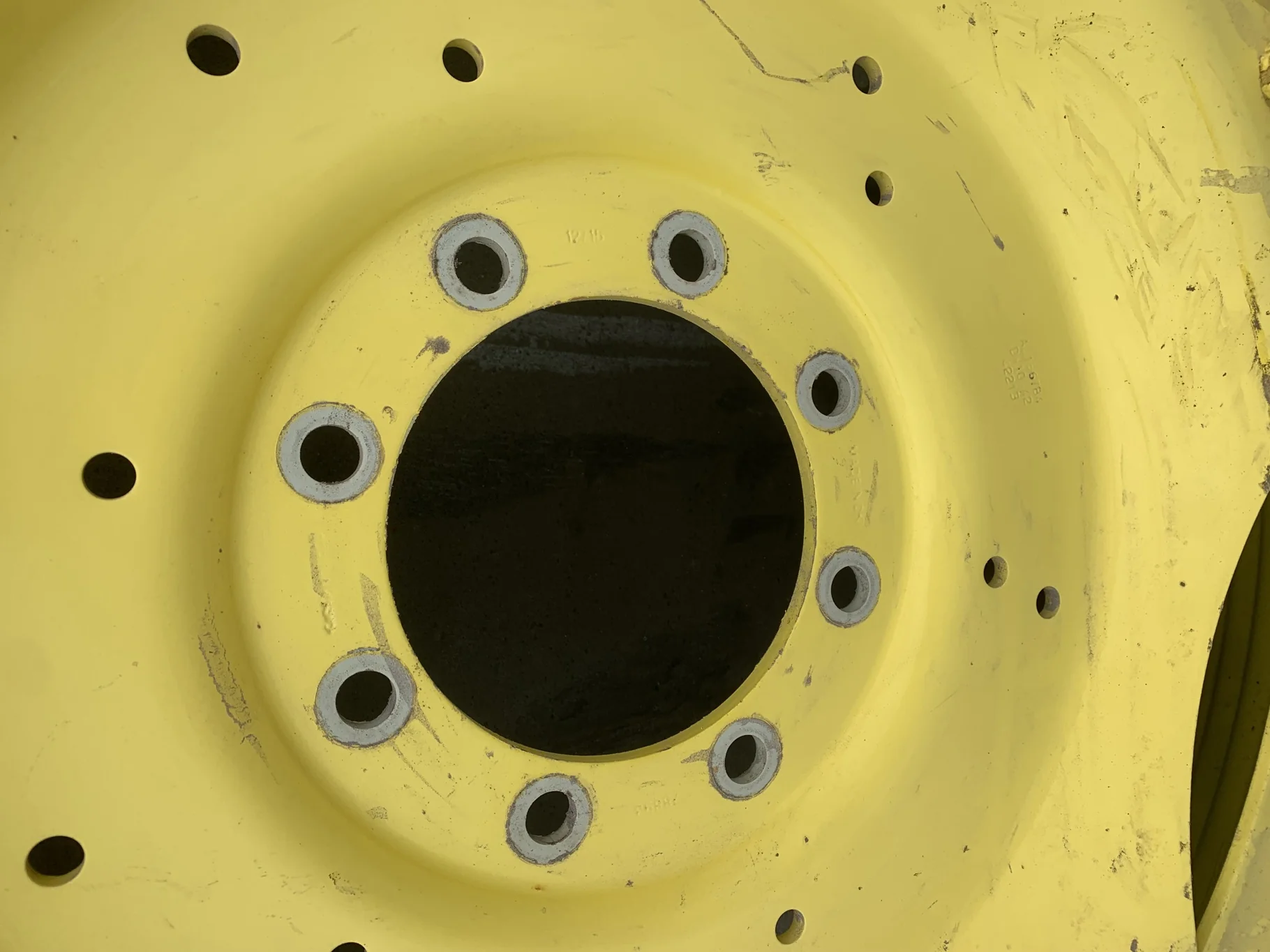 Used 65% 320/90R42 Firestone Radial 9000 R-1W (139B) TL on a 10 x 42 John Deere Yellow 8 Bolt (.843) image 3