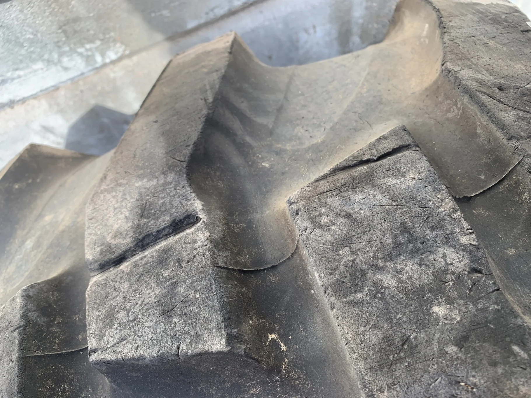 USED 80% 17.5L-24 Titan Industrial Tractor Lug R-4 F(8 Ply) TL on a 15 X 24 JD Yellow 8 Bolt ( image 8