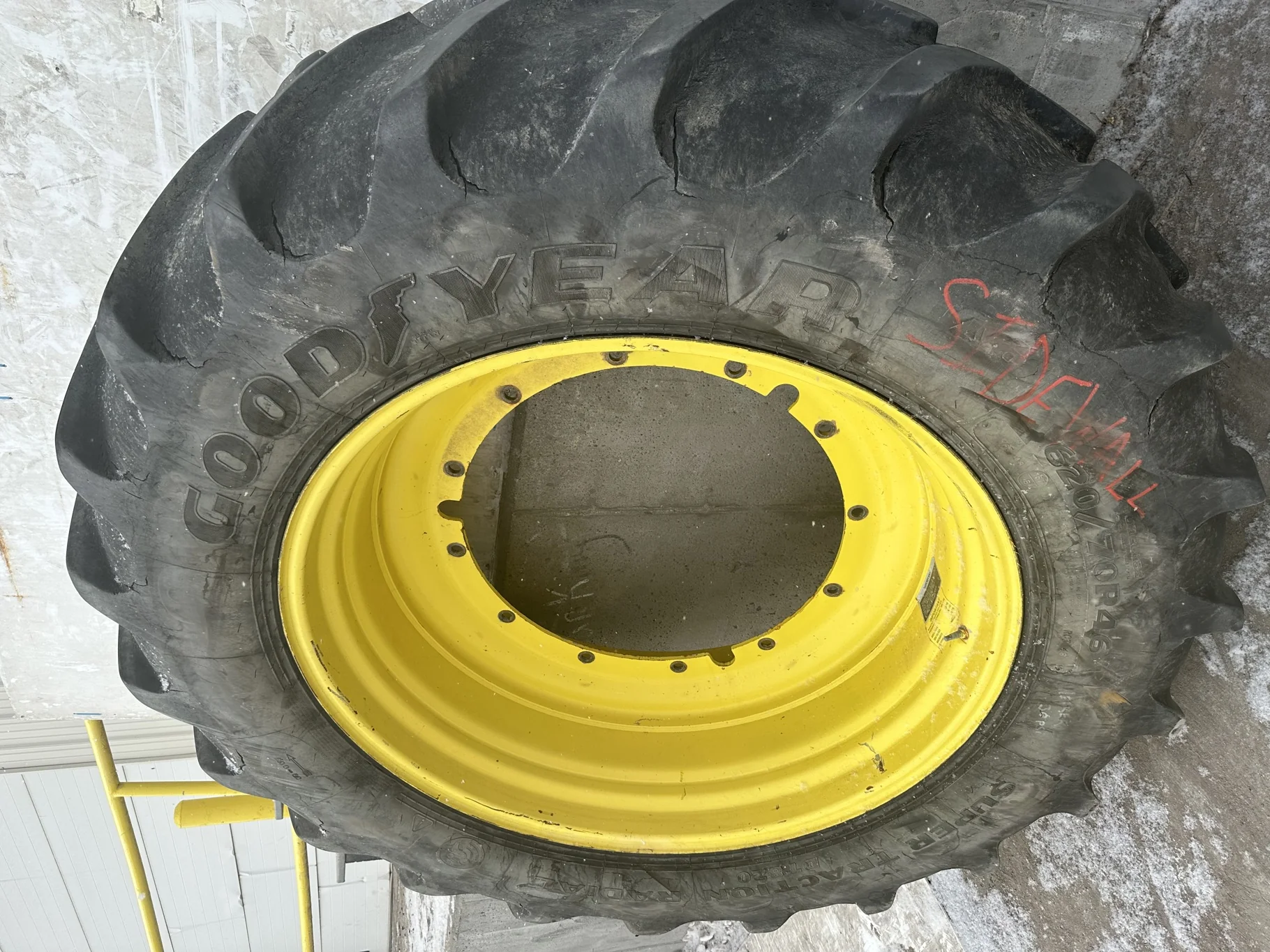 Used 55% 620/70R46 Goodyear Super Traction DT820 R-1W (167B) TL on 20 x 46 12-32.047 JD Yellow Spray