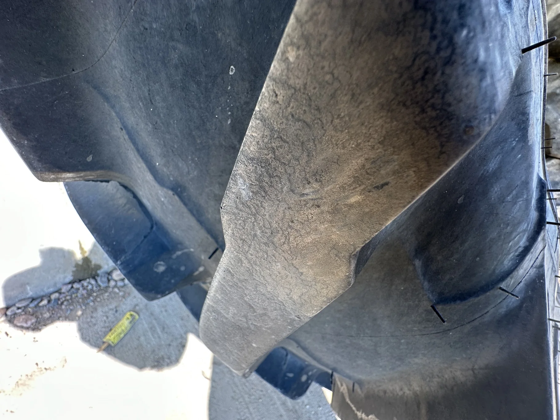 USED 85% 480/80R46 Michelin AgriBib 2 R-1W (158A8/158B) TL on a 16 X 46 JD Yellow 10 Bolt Dual image 5
